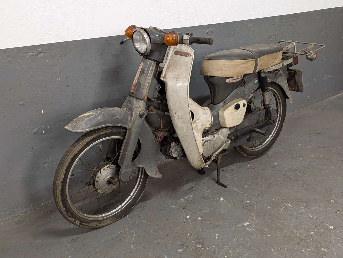 <p>1976 HONDA C50</p>