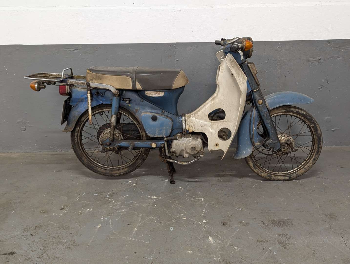 <p>1974 HONDA C70</p>