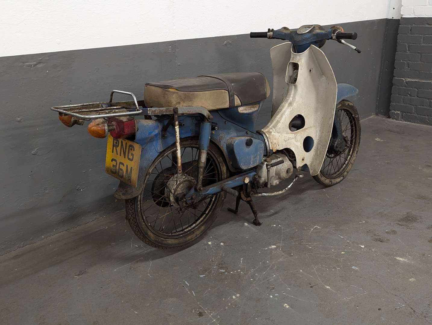 <p>1974 HONDA C70</p>