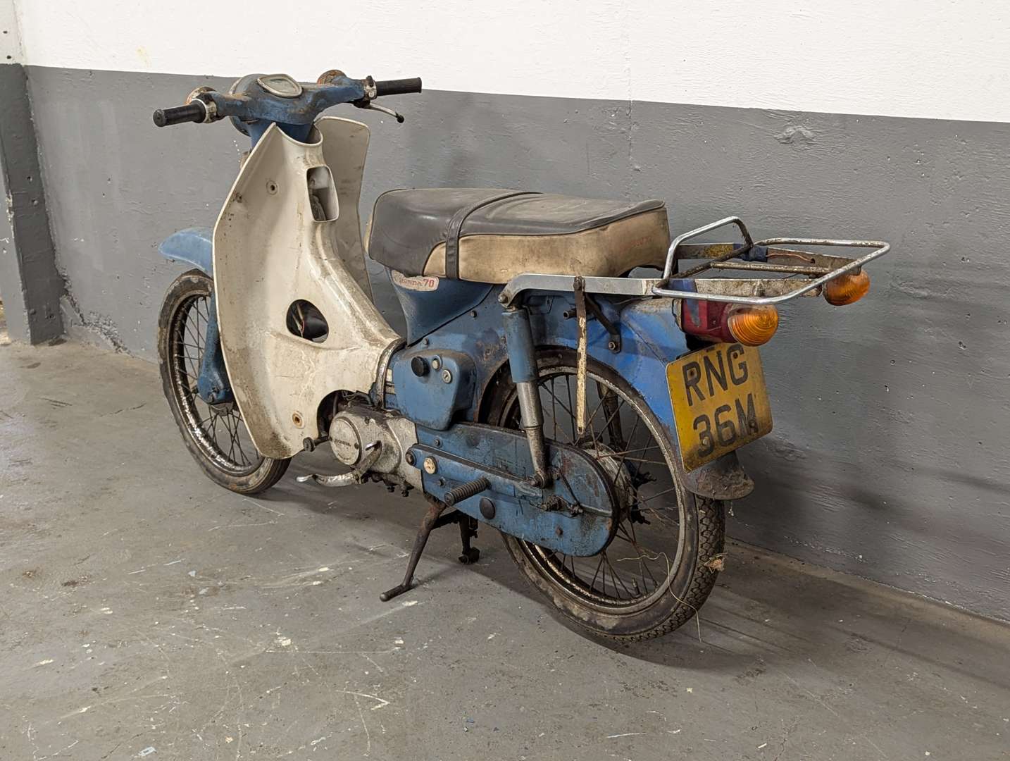 <p>1974 HONDA C70</p>