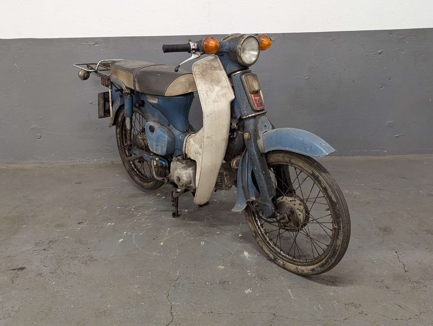 <p>1974 HONDA C70</p>