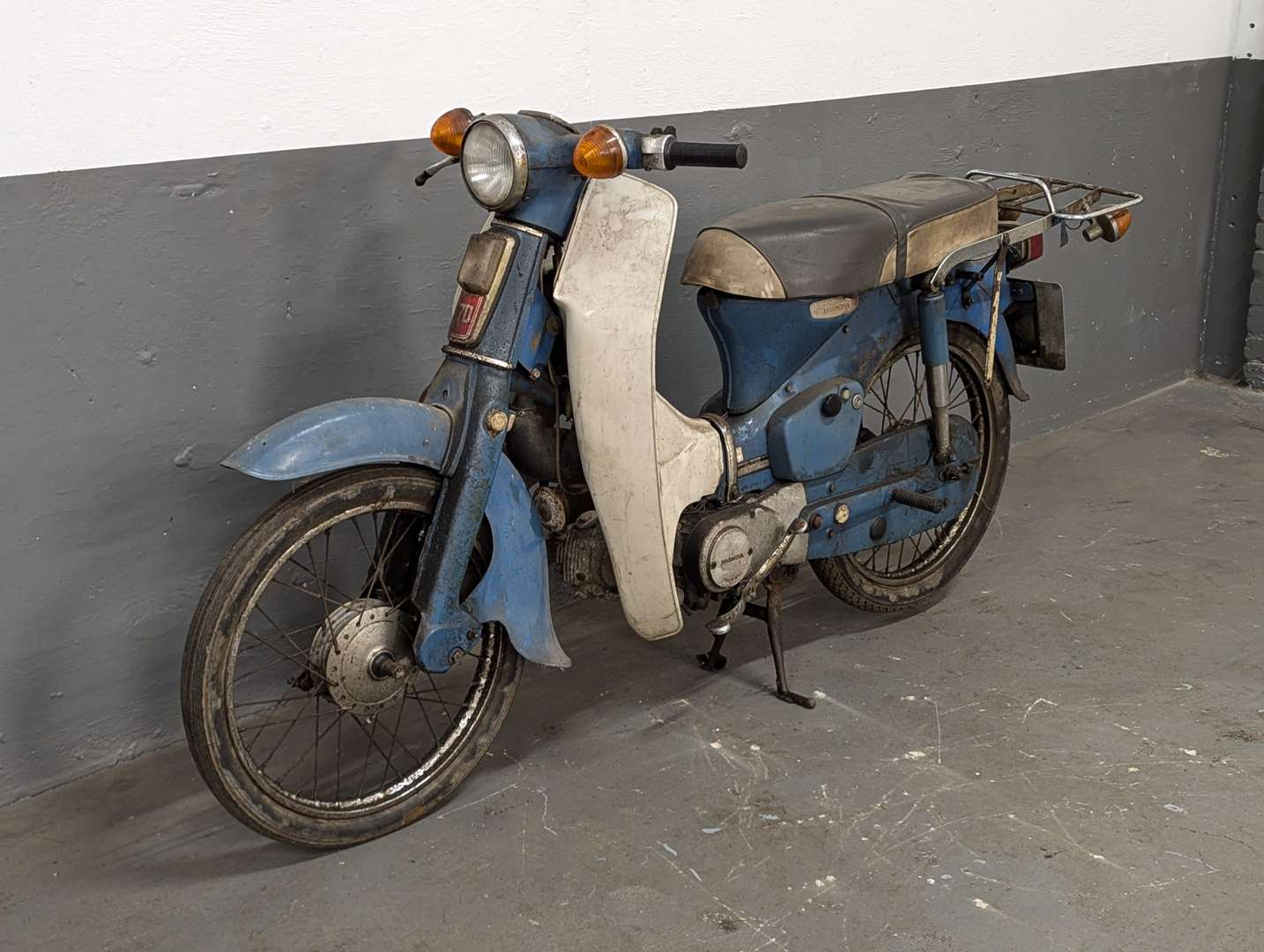 <p>1974 HONDA C70</p>