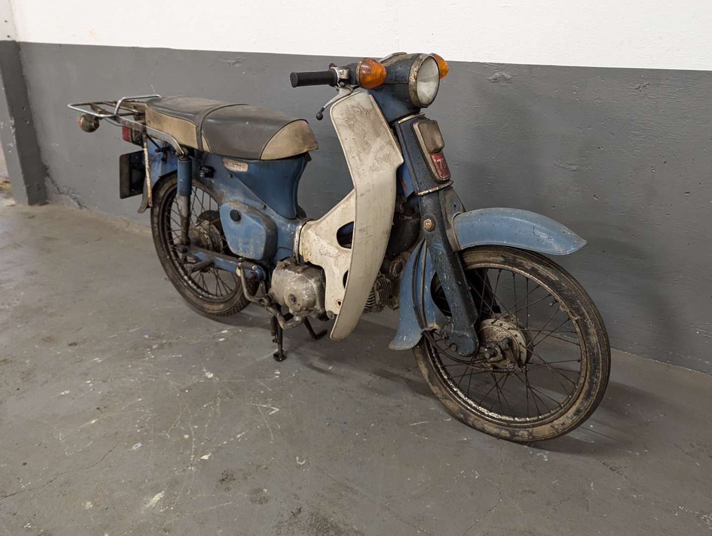 <p>1974 HONDA C70</p>