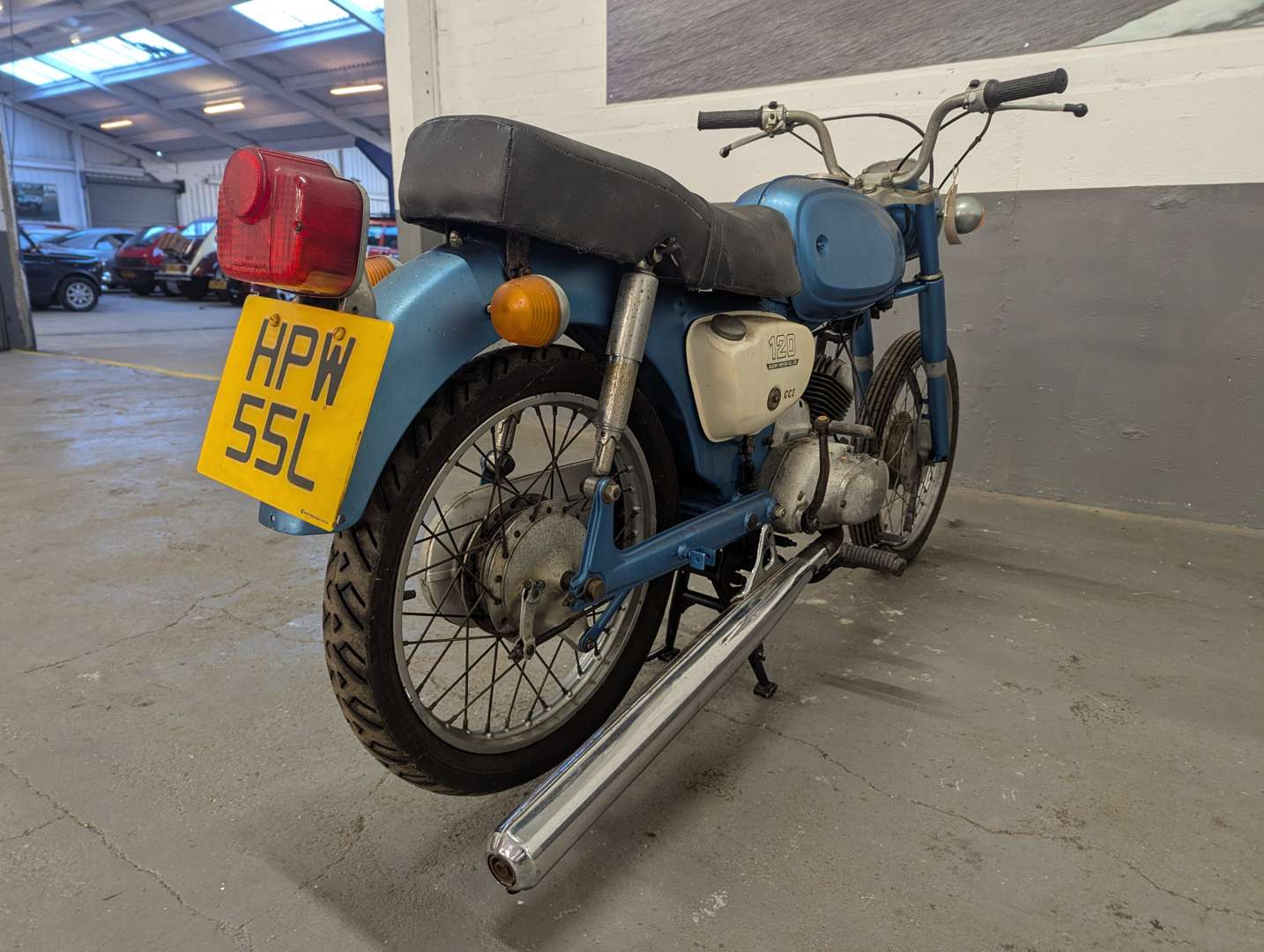 <p>1972 SUZUKI 120 CCI</p>