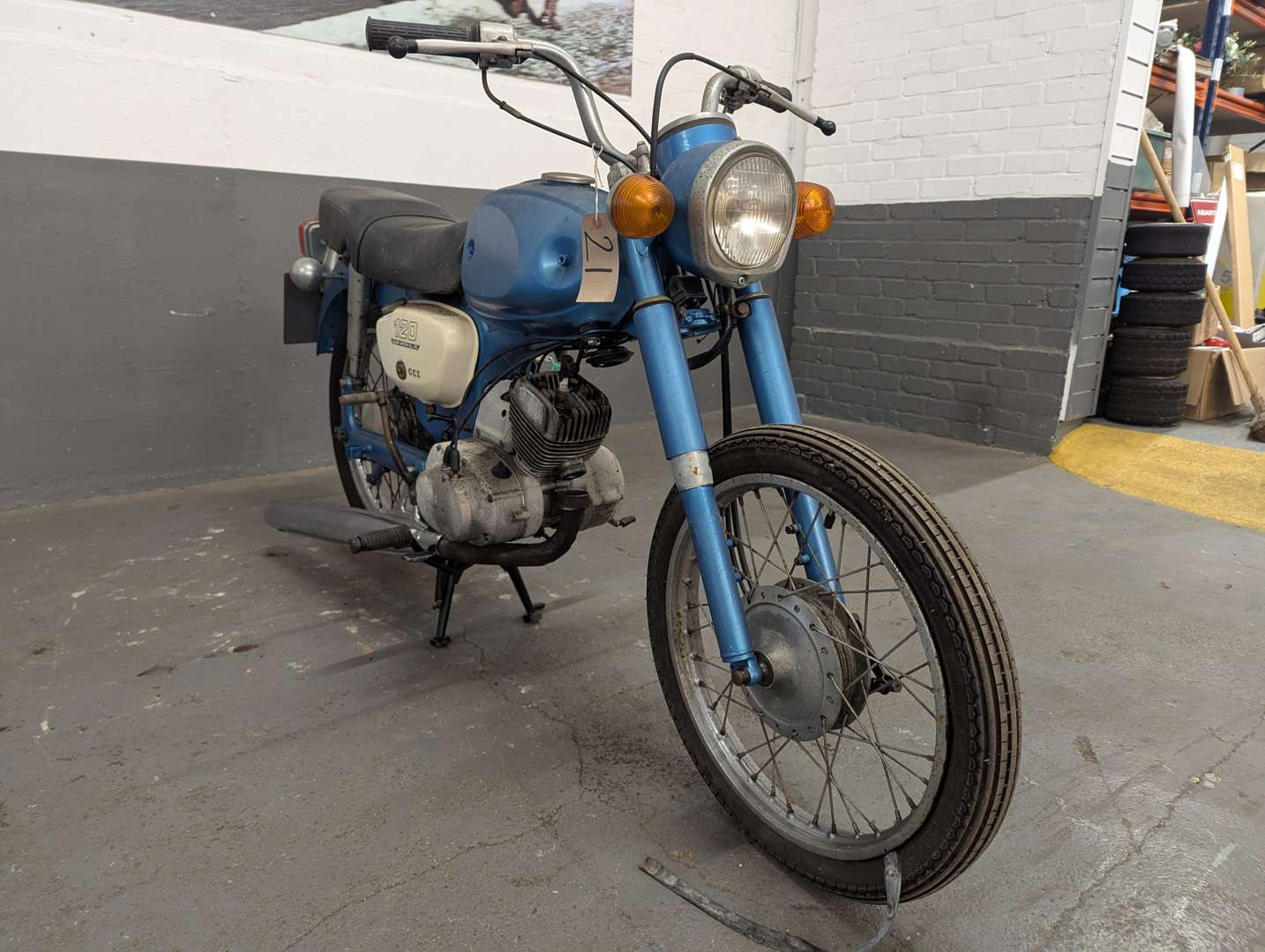 <p>1972 SUZUKI 120 CCI</p>