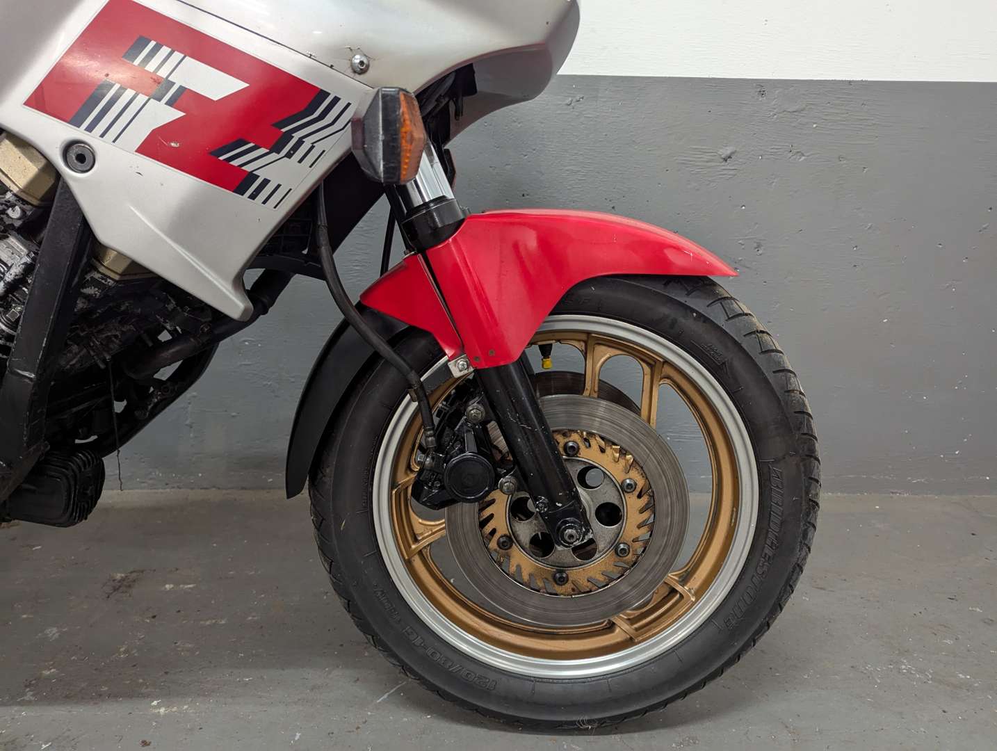 <p>1985 YAMAHA FZ750</p>