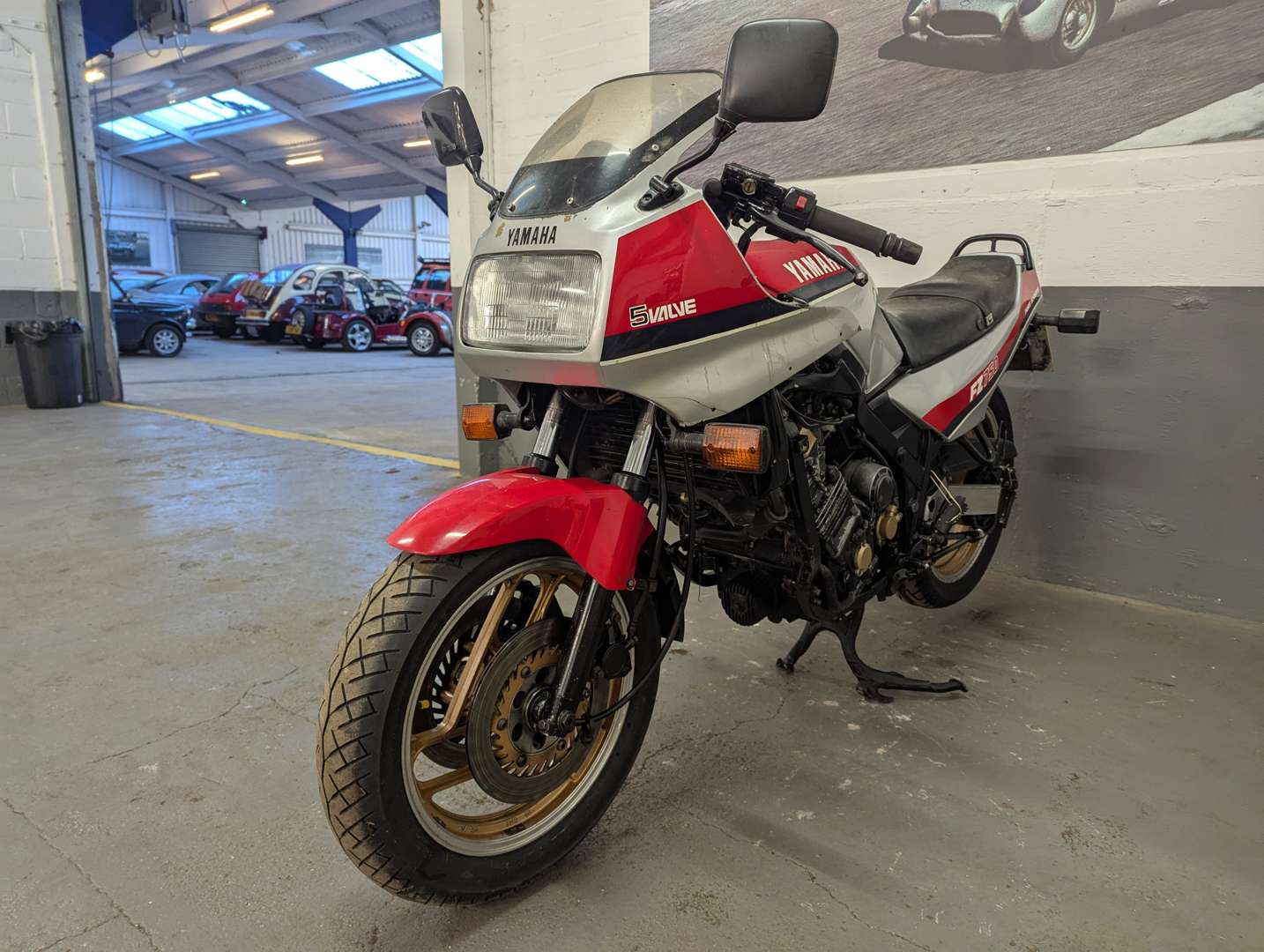 <p>1985 YAMAHA FZ750</p>