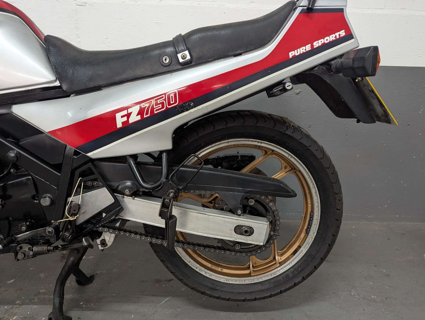 <p>1985 YAMAHA FZ750</p>