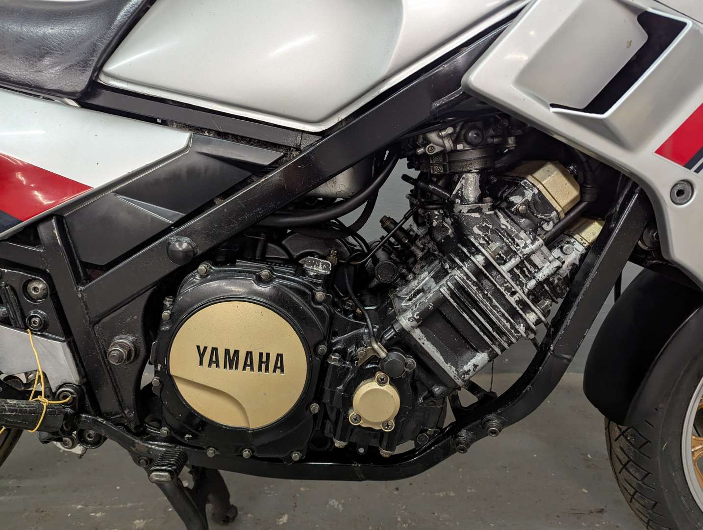 <p>1985 YAMAHA FZ750</p>