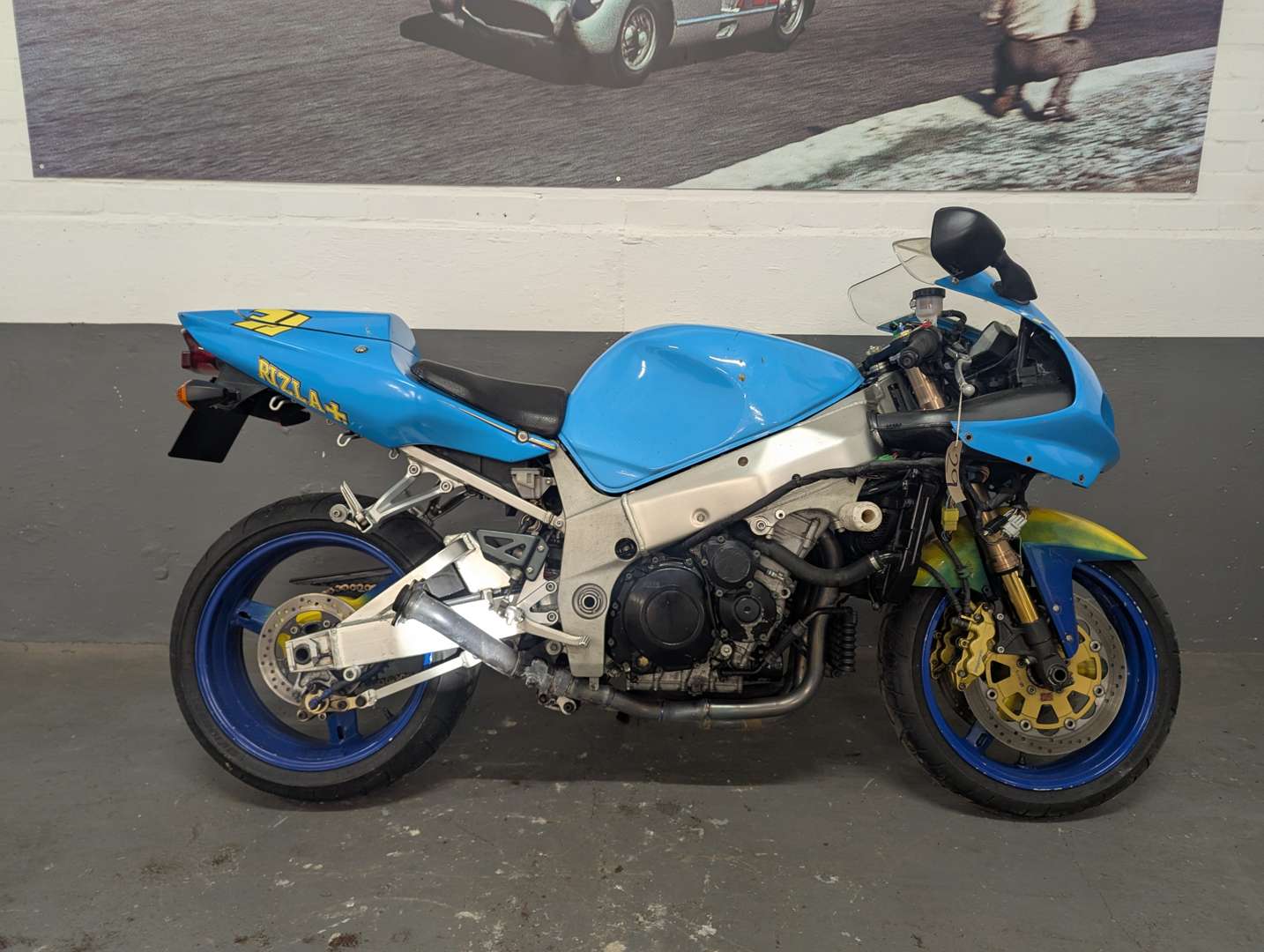 <p>2001 SUZUKI GSXR 1000 K1</p>