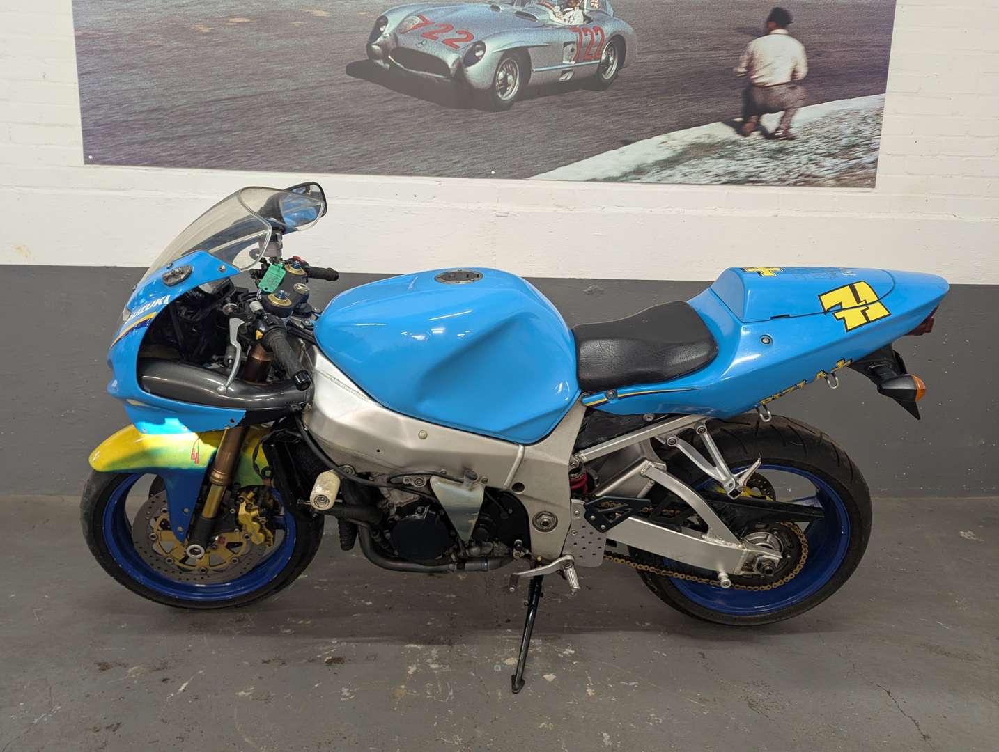 <p>2001 SUZUKI GSXR 1000 K1</p>