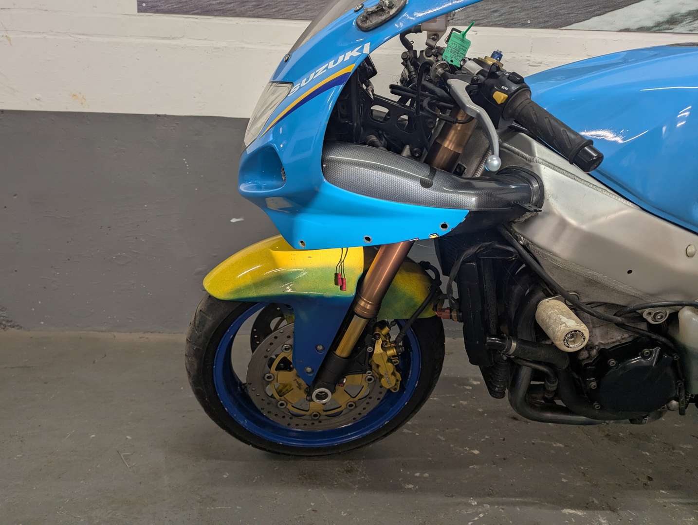 <p>2001 SUZUKI GSXR 1000 K1</p>