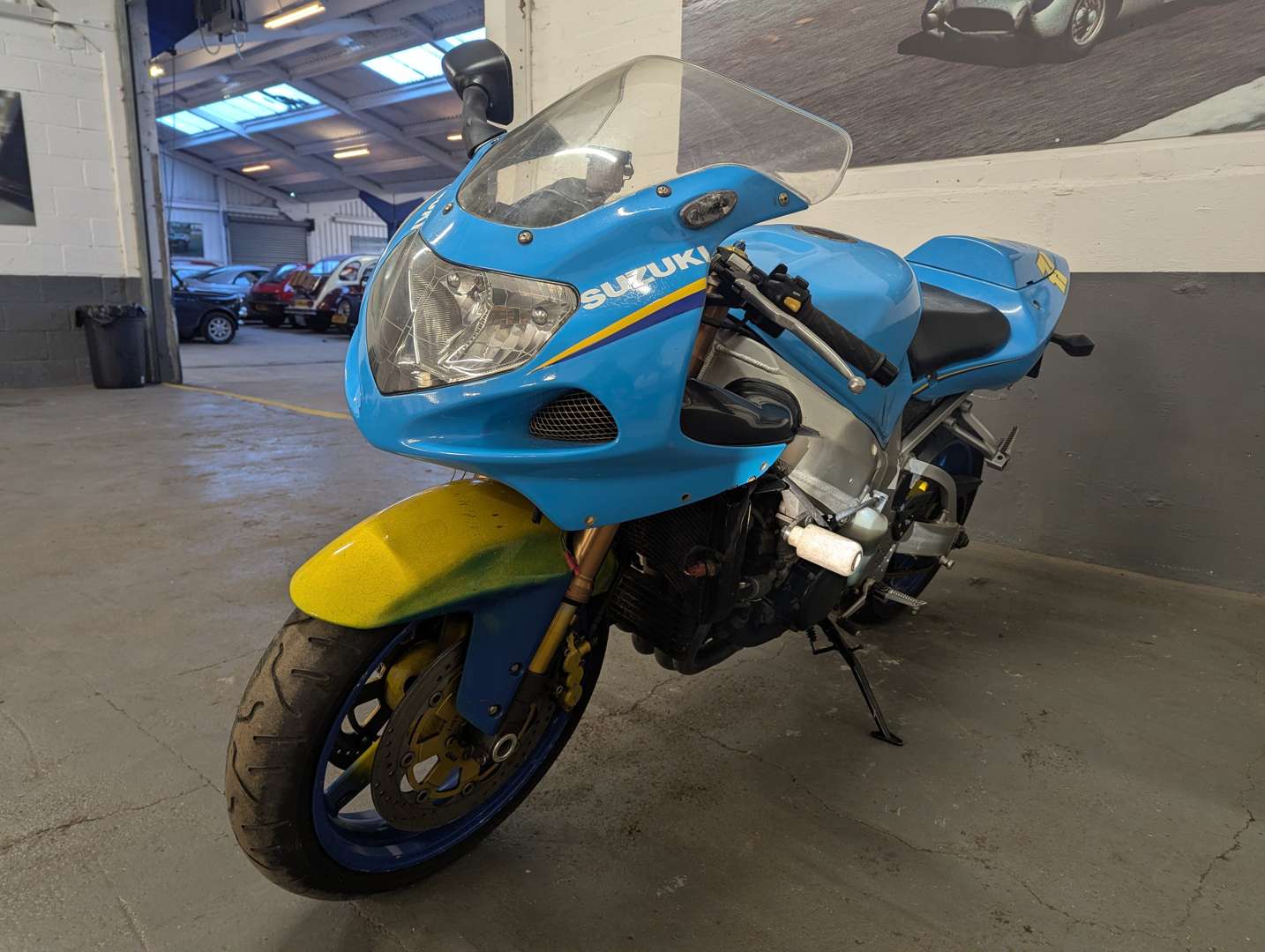 <p>2001 SUZUKI GSXR 1000 K1</p>