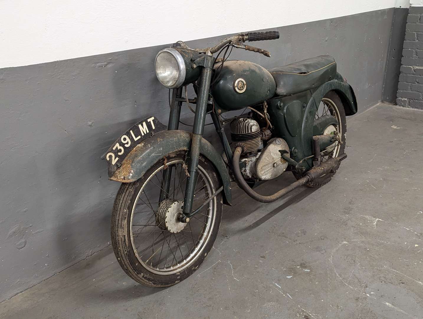 <p>1957 FRANCIS BARNET 150CC</p>