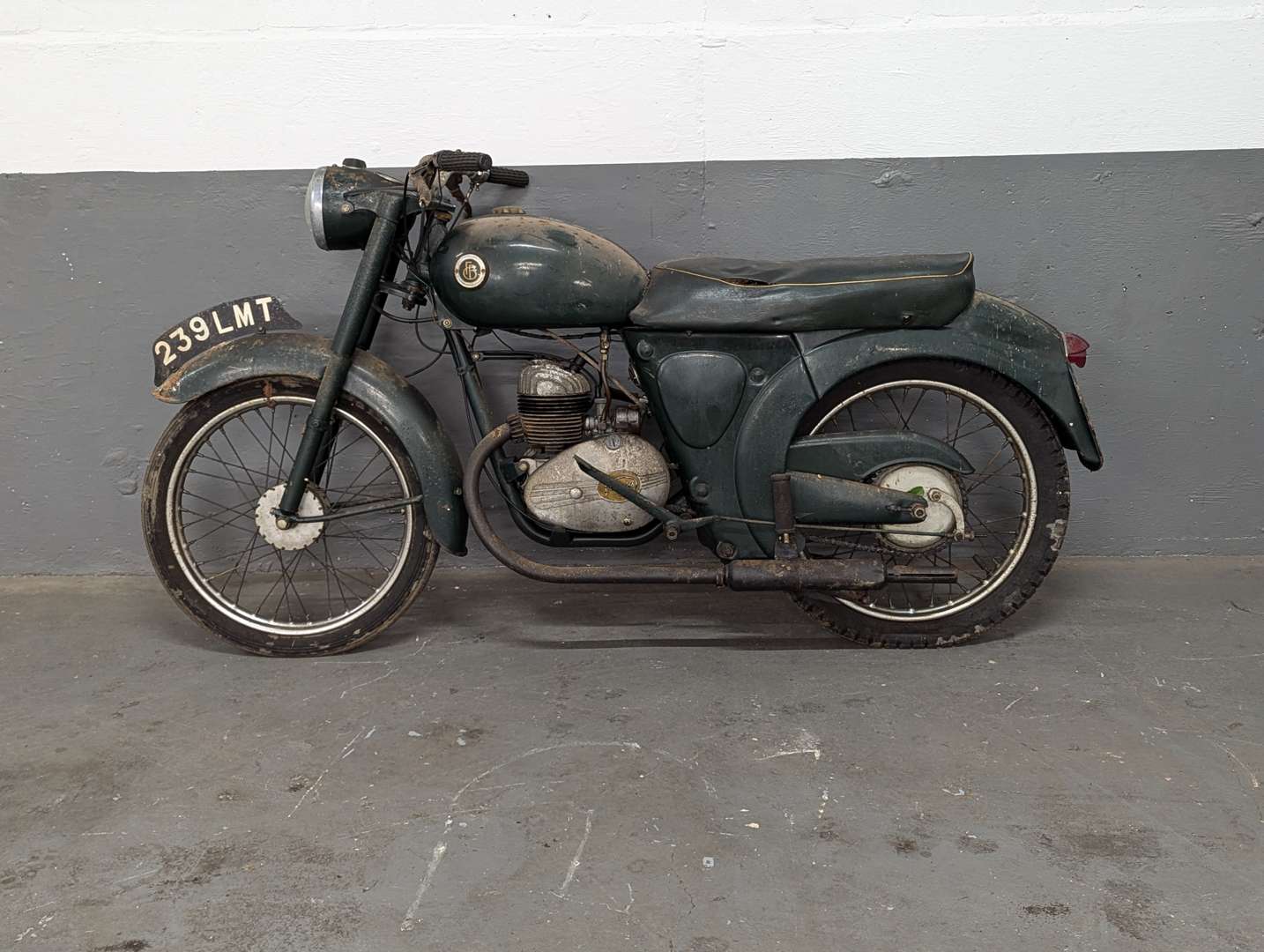 <p>1957 FRANCIS BARNET 150CC</p>