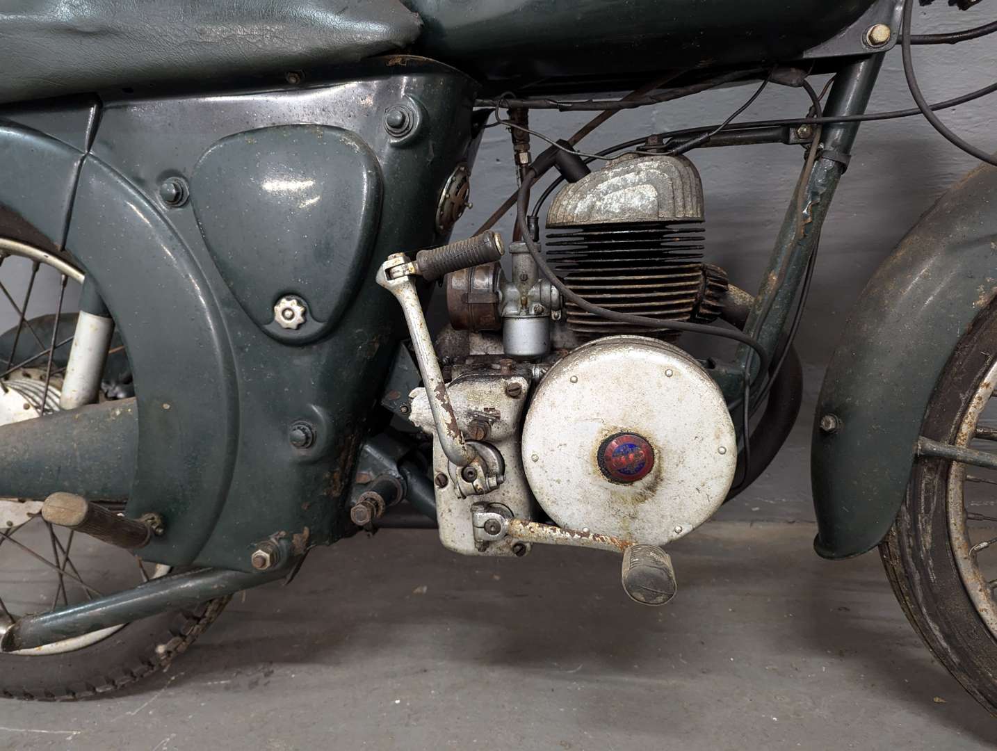 <p>1957 FRANCIS BARNET 150CC</p>