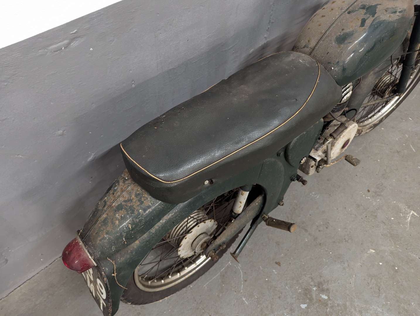 <p>1957 FRANCIS BARNET 150CC</p>