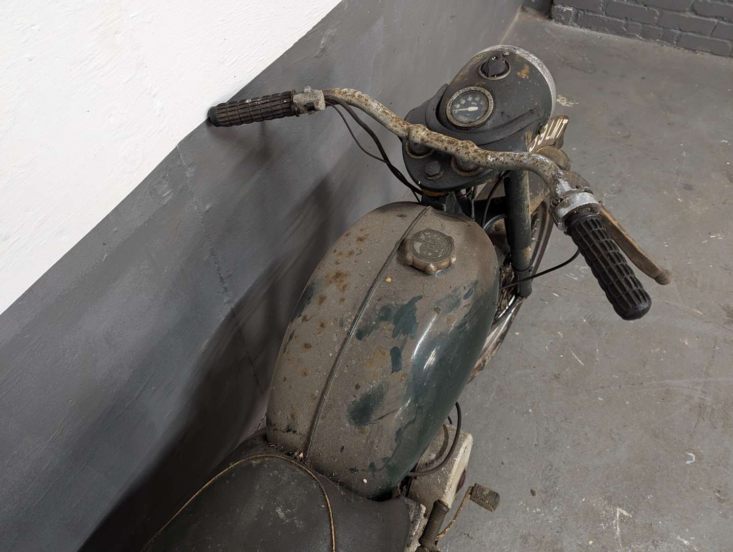 <p>1957 FRANCIS BARNET 150CC</p>