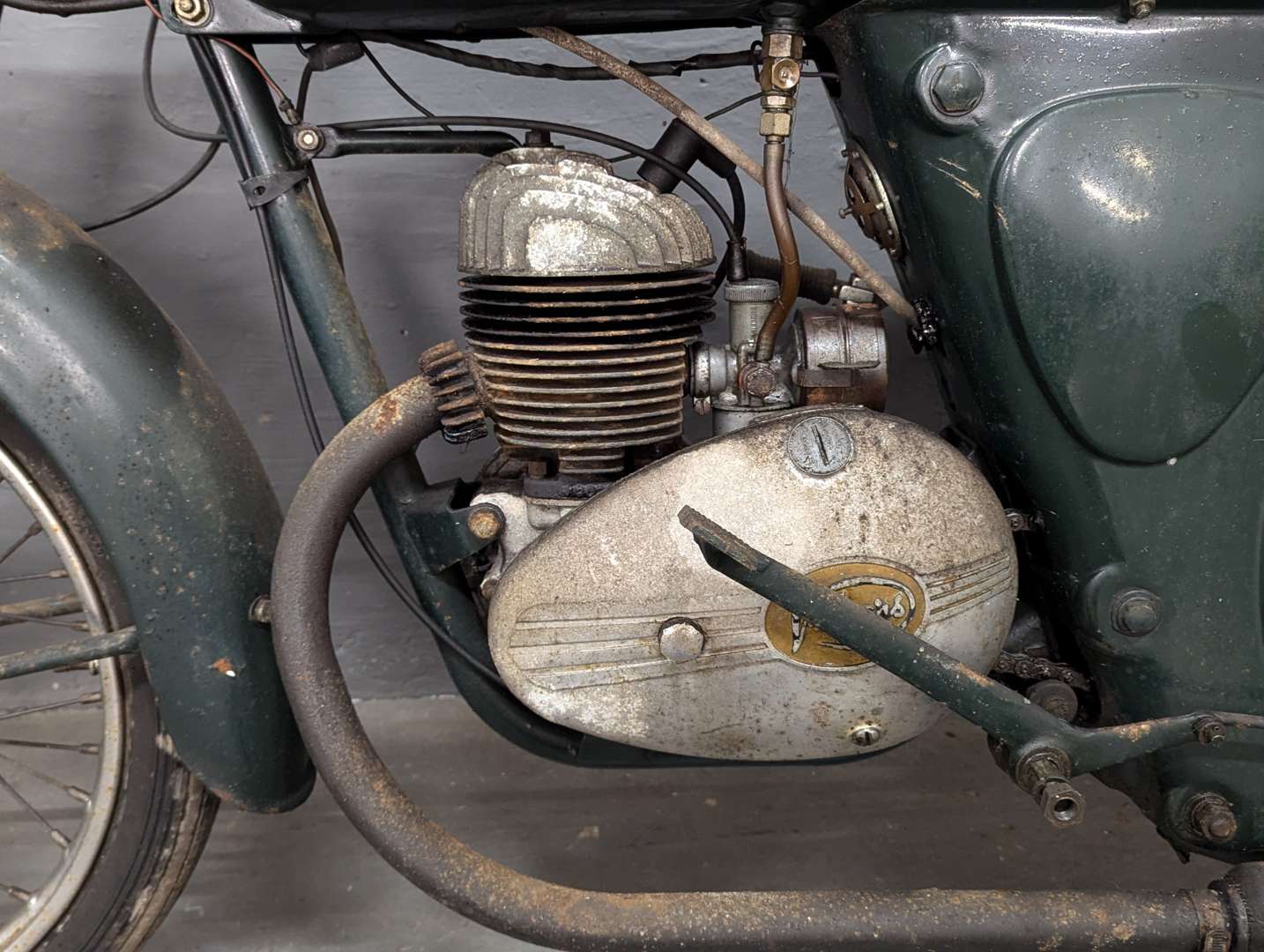 <p>1957 FRANCIS BARNET 150CC</p>