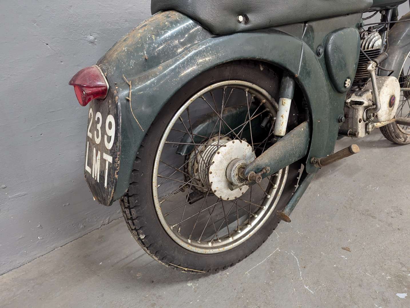 <p>1957 FRANCIS BARNET 150CC</p>