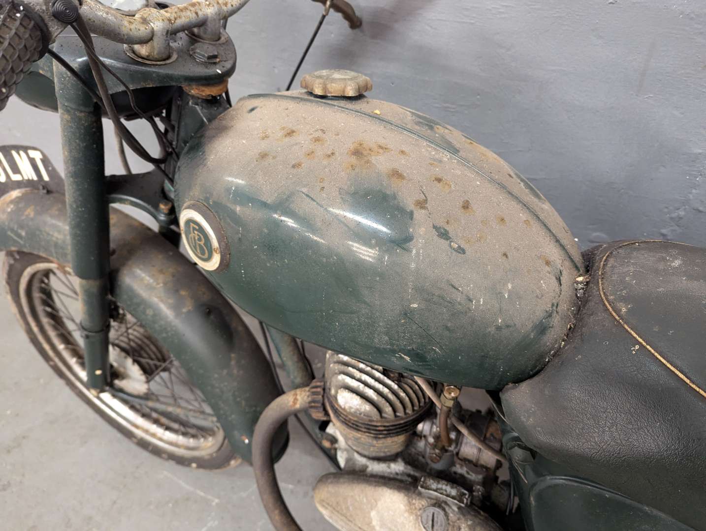 <p>1957 FRANCIS BARNET 150CC</p>