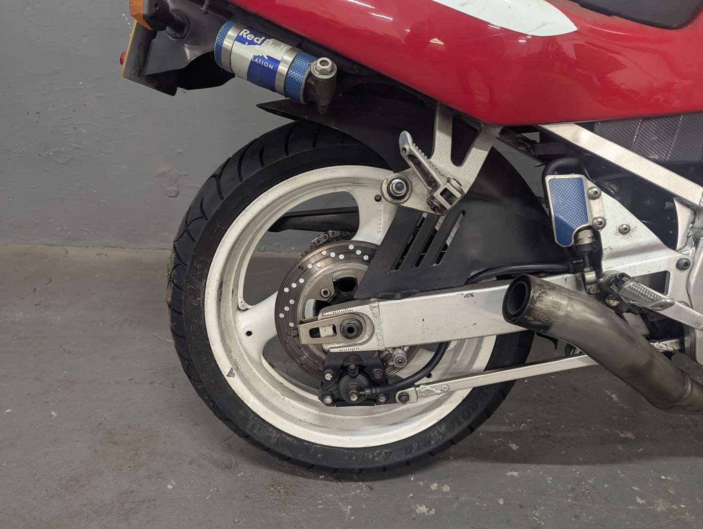 <p>1990 SUZUKI GSX-R750</p>