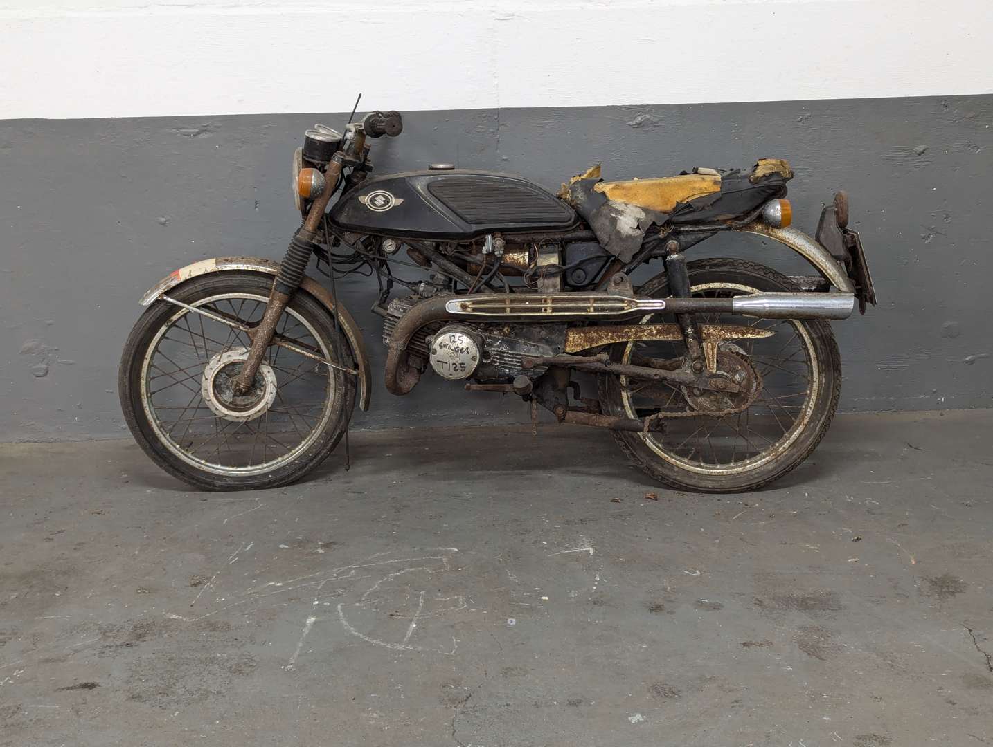 <p>1971 SUZUKI T125 STINGER</p>