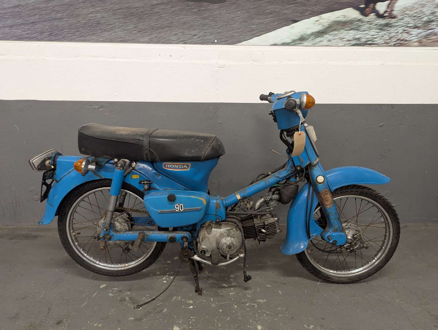 <p>HONDA C90</p>