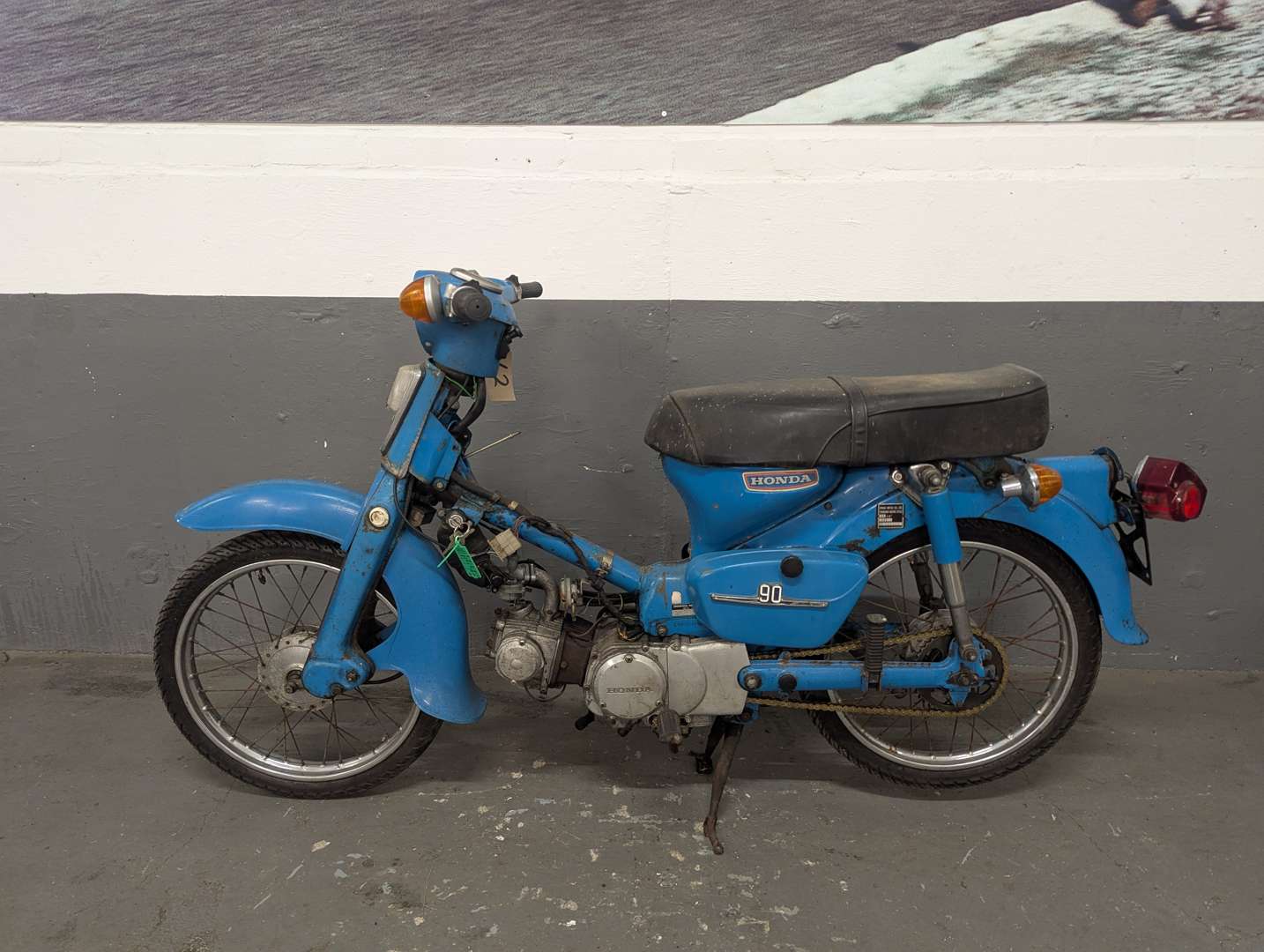 <p>HONDA C90</p>