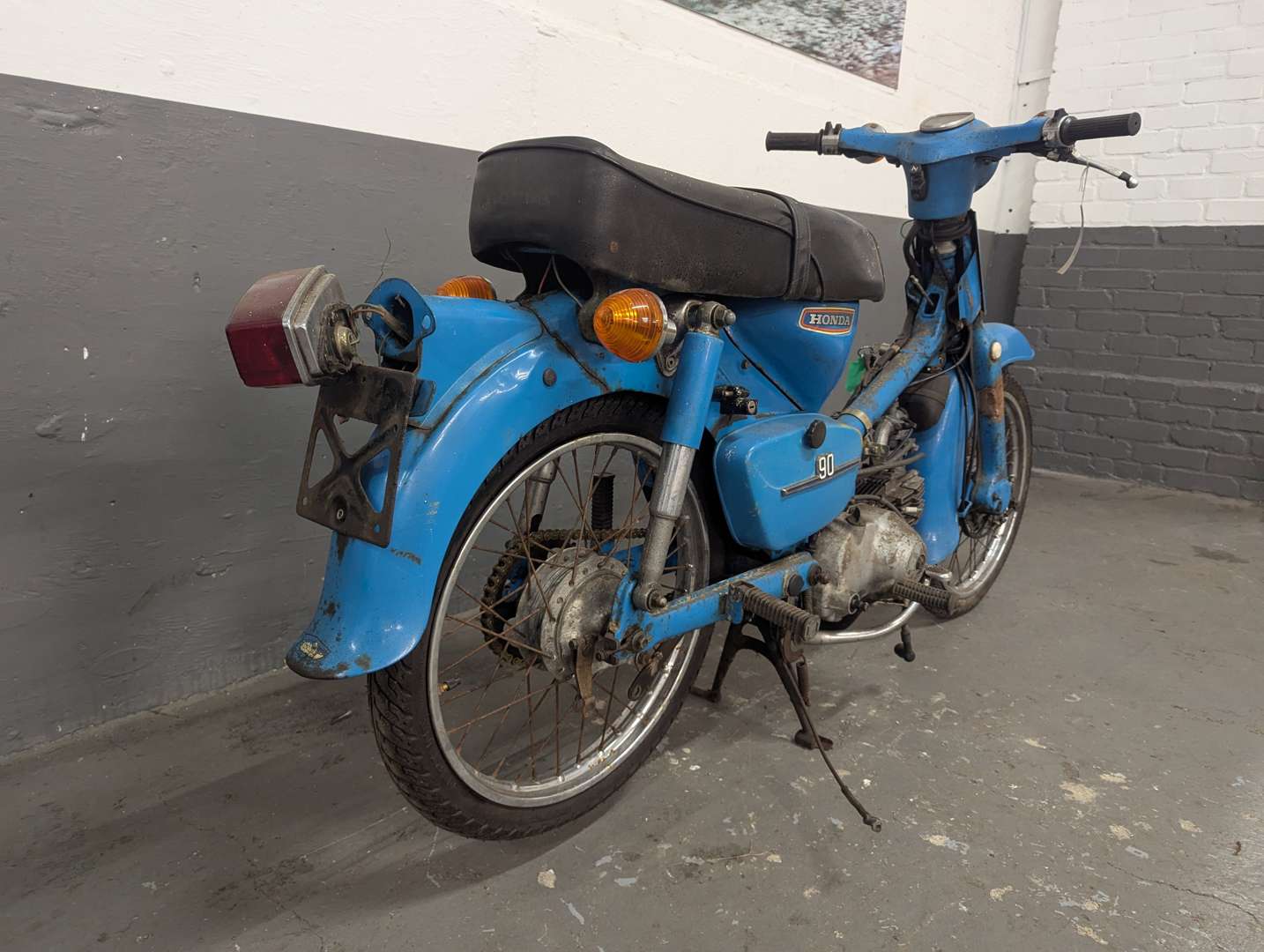 <p>HONDA C90</p>