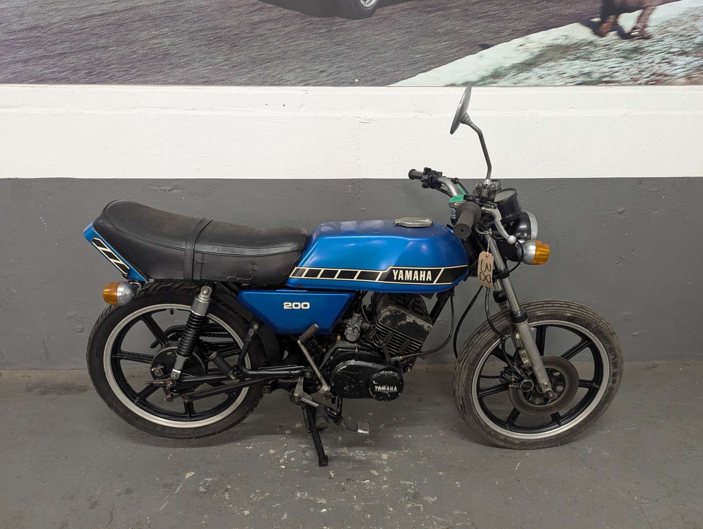 <p>1980 YAMAHA RD200</p>