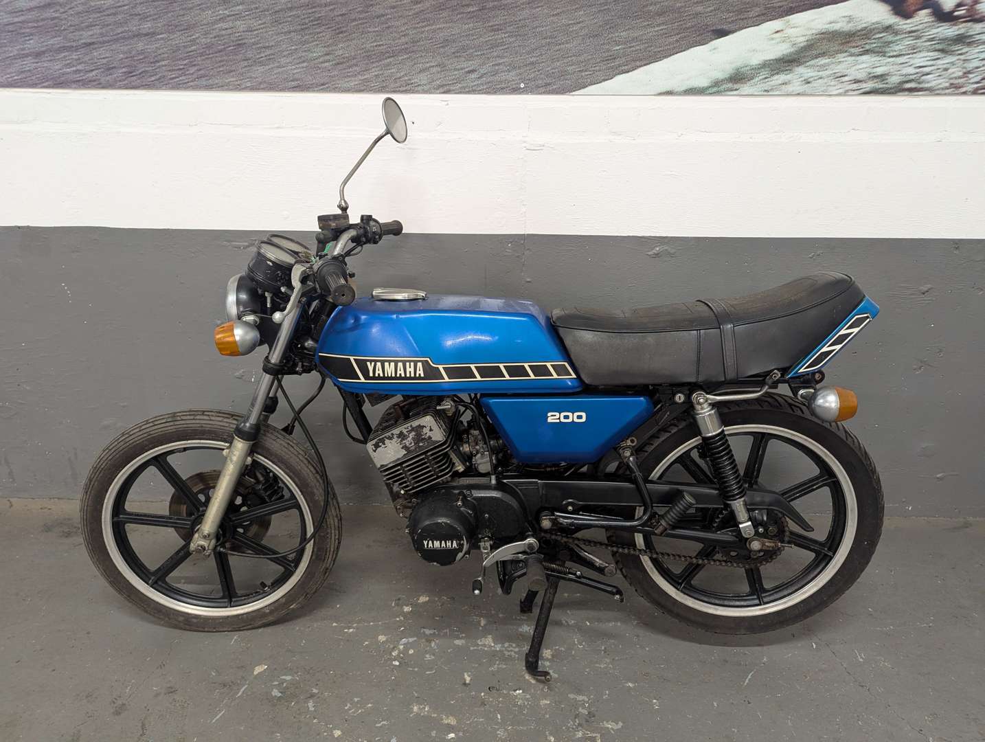 <p>1980 YAMAHA RD200</p>