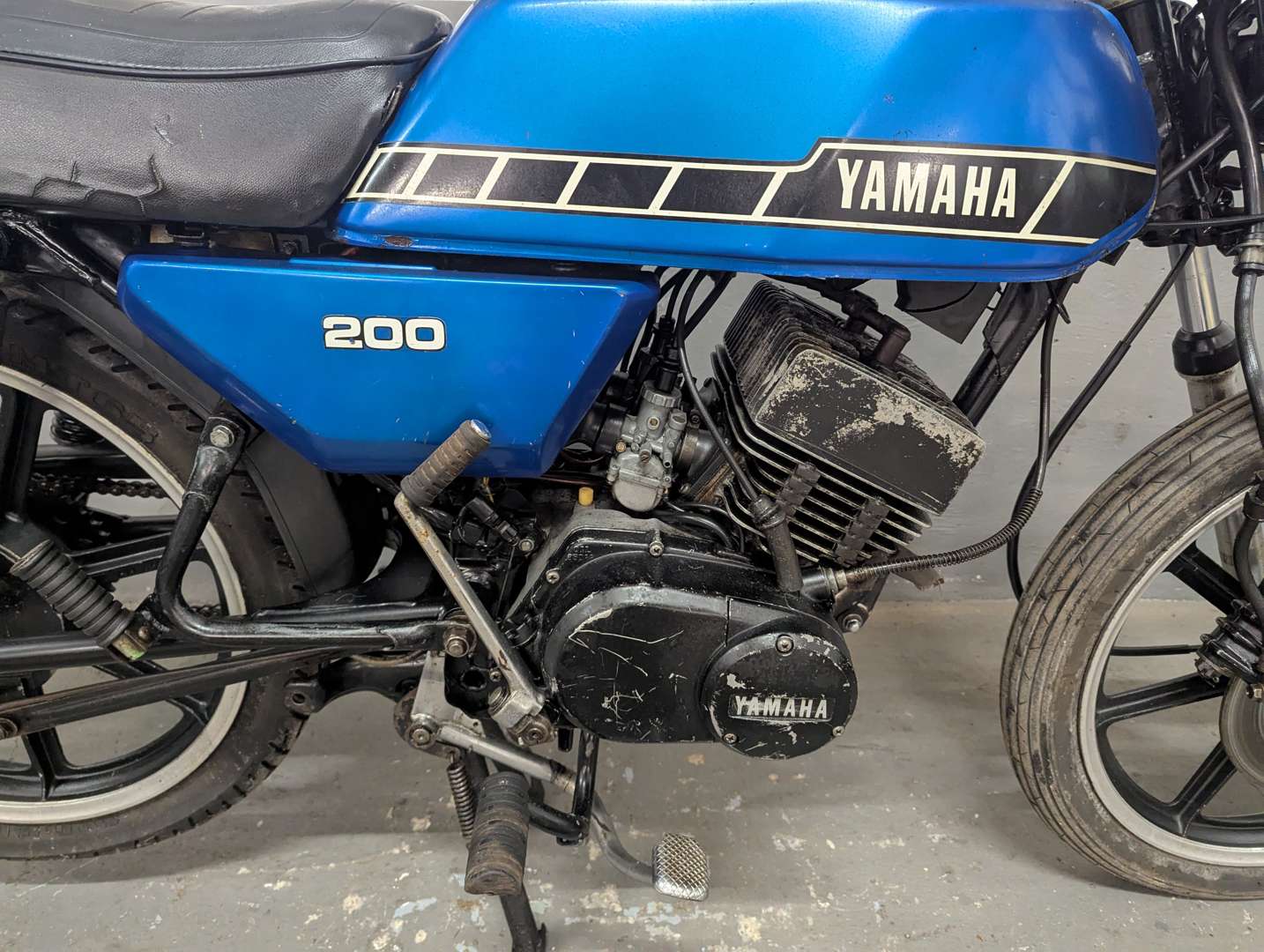 <p>1980 YAMAHA RD200</p>