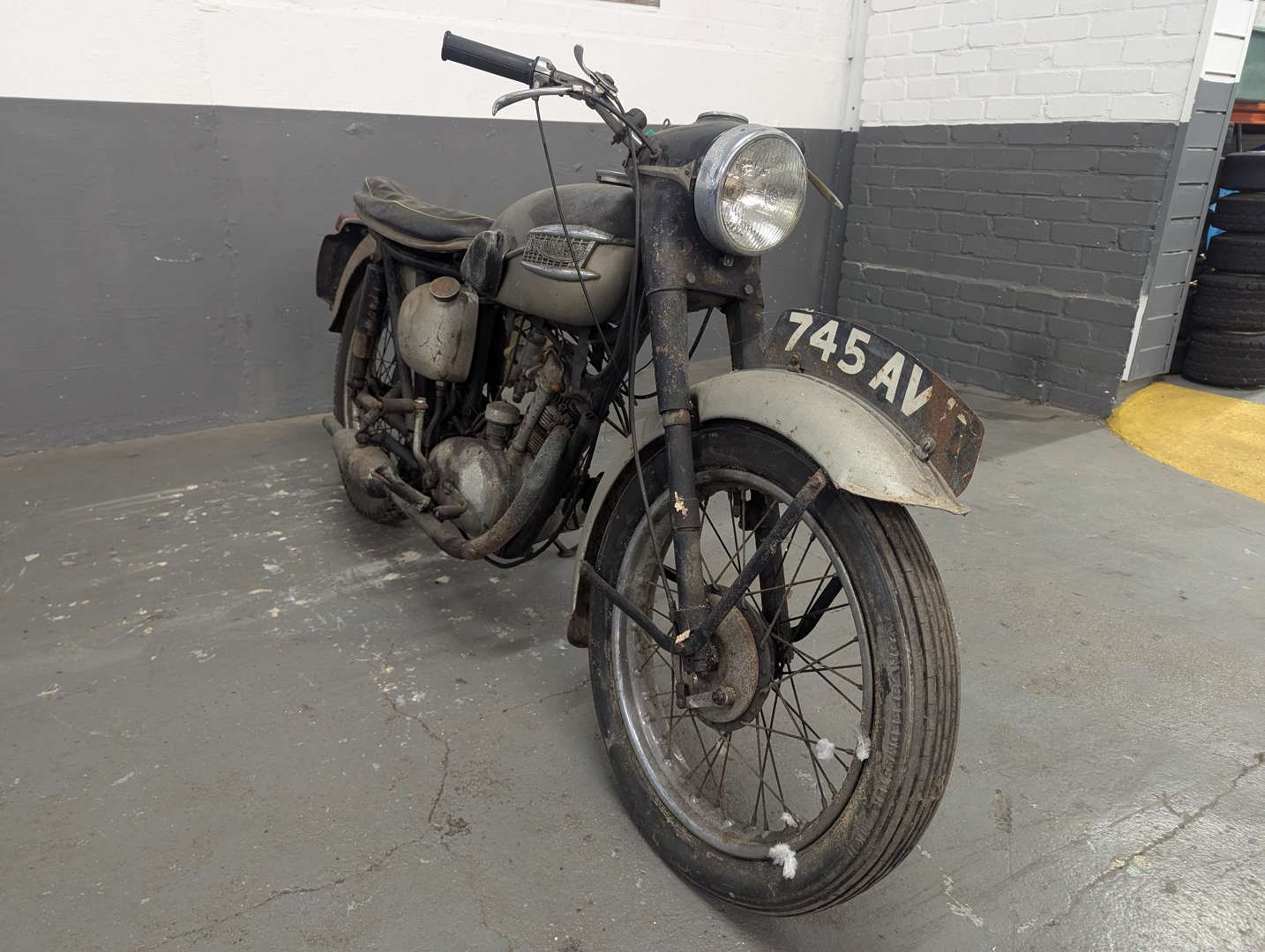 <p>1962 TRIUMPH TIGER CUB 200CC</p>