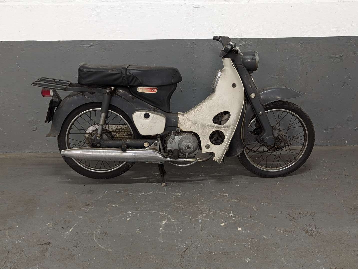 <p>1966 HONDA C90</p>