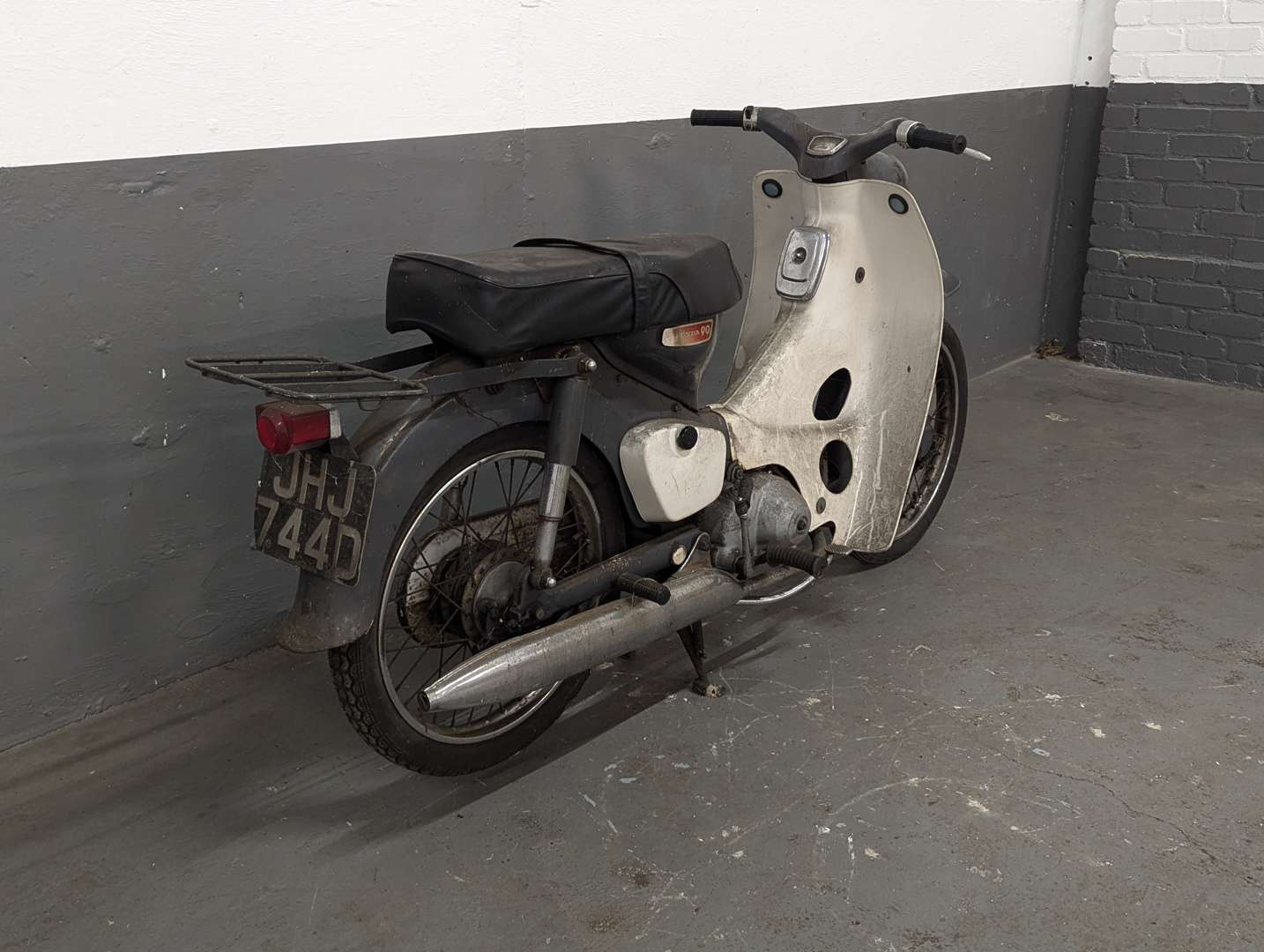 <p>1966 HONDA C90</p>