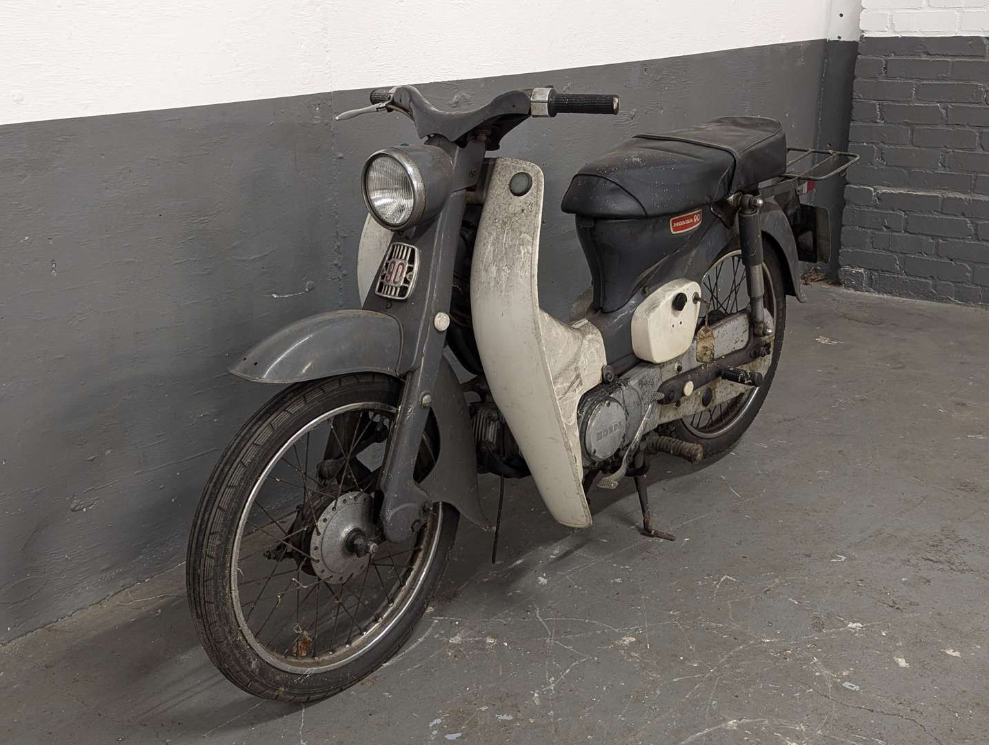 <p>1966 HONDA C90</p>