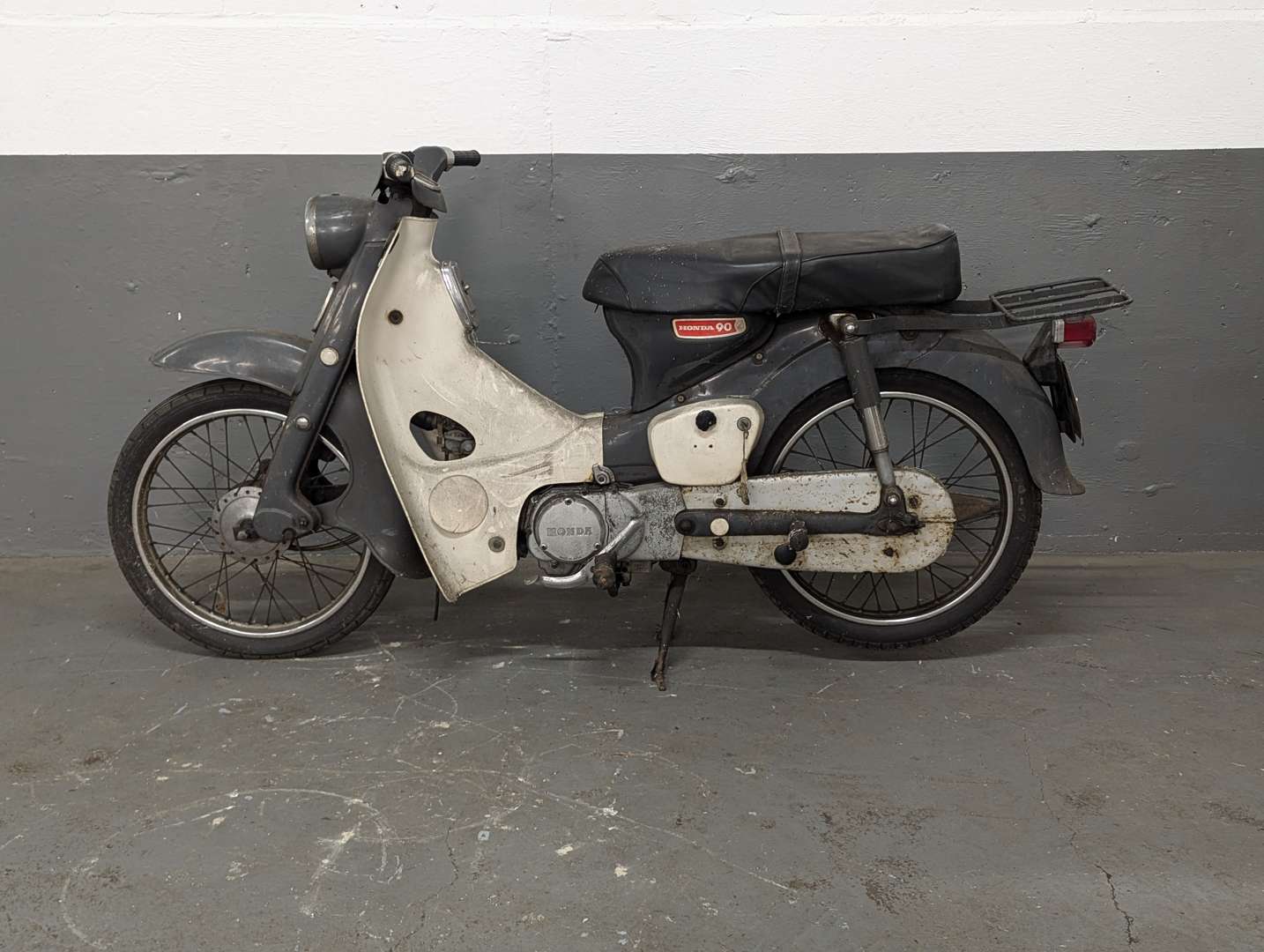 <p>1966 HONDA C90</p>