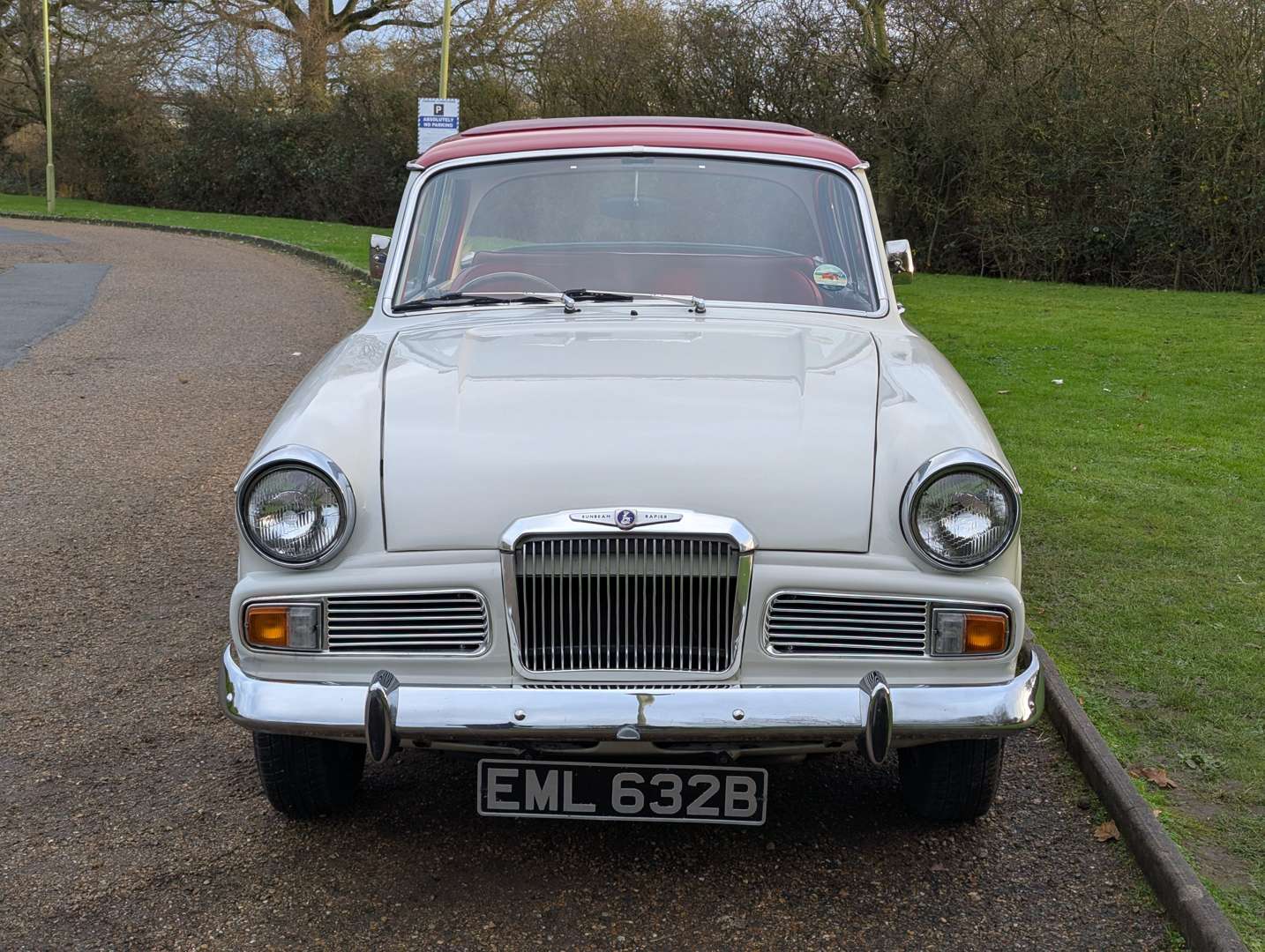 <p>1964 SUNBEAM RAPIER</p>