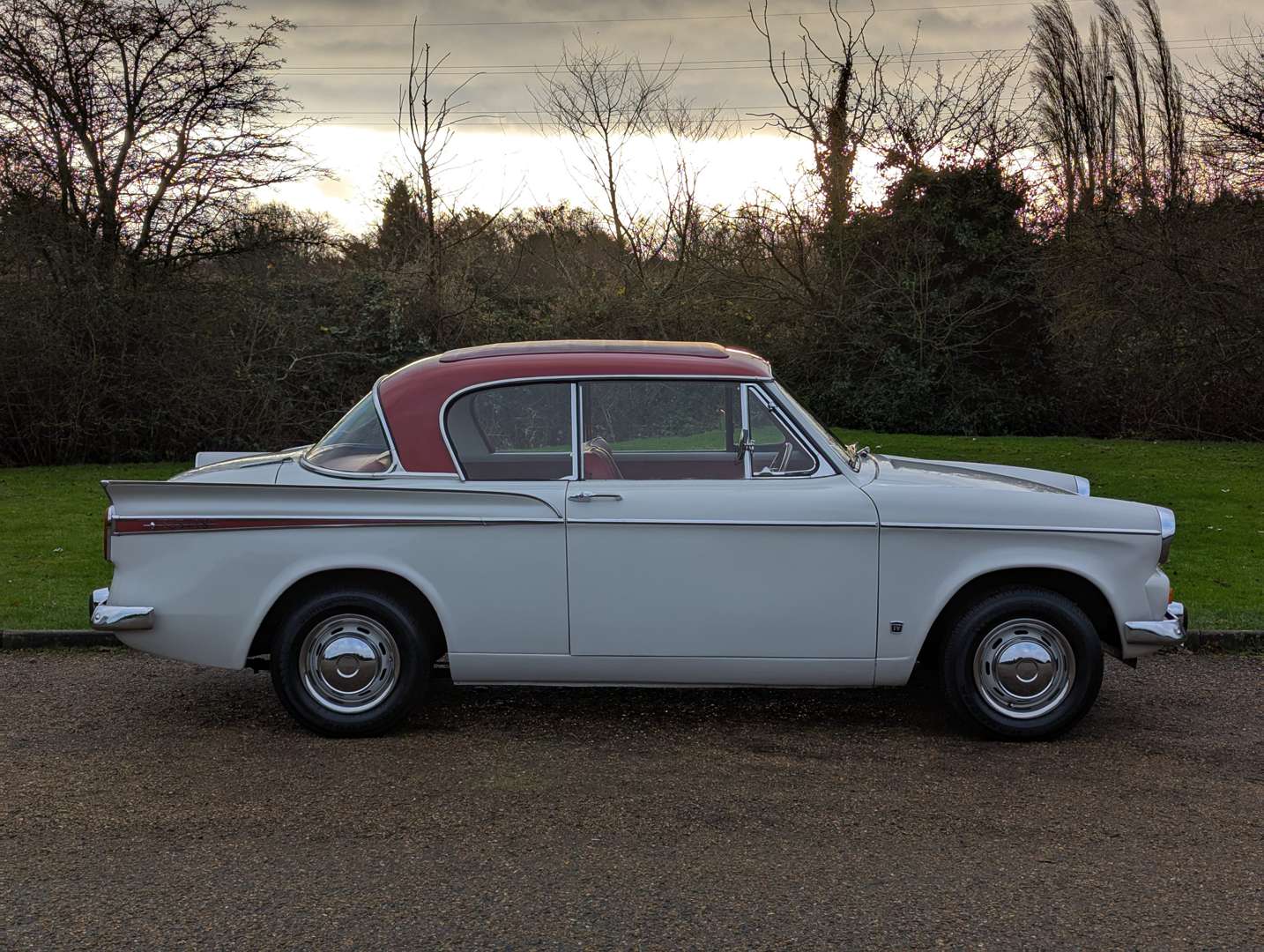 <p>1964 SUNBEAM RAPIER</p>