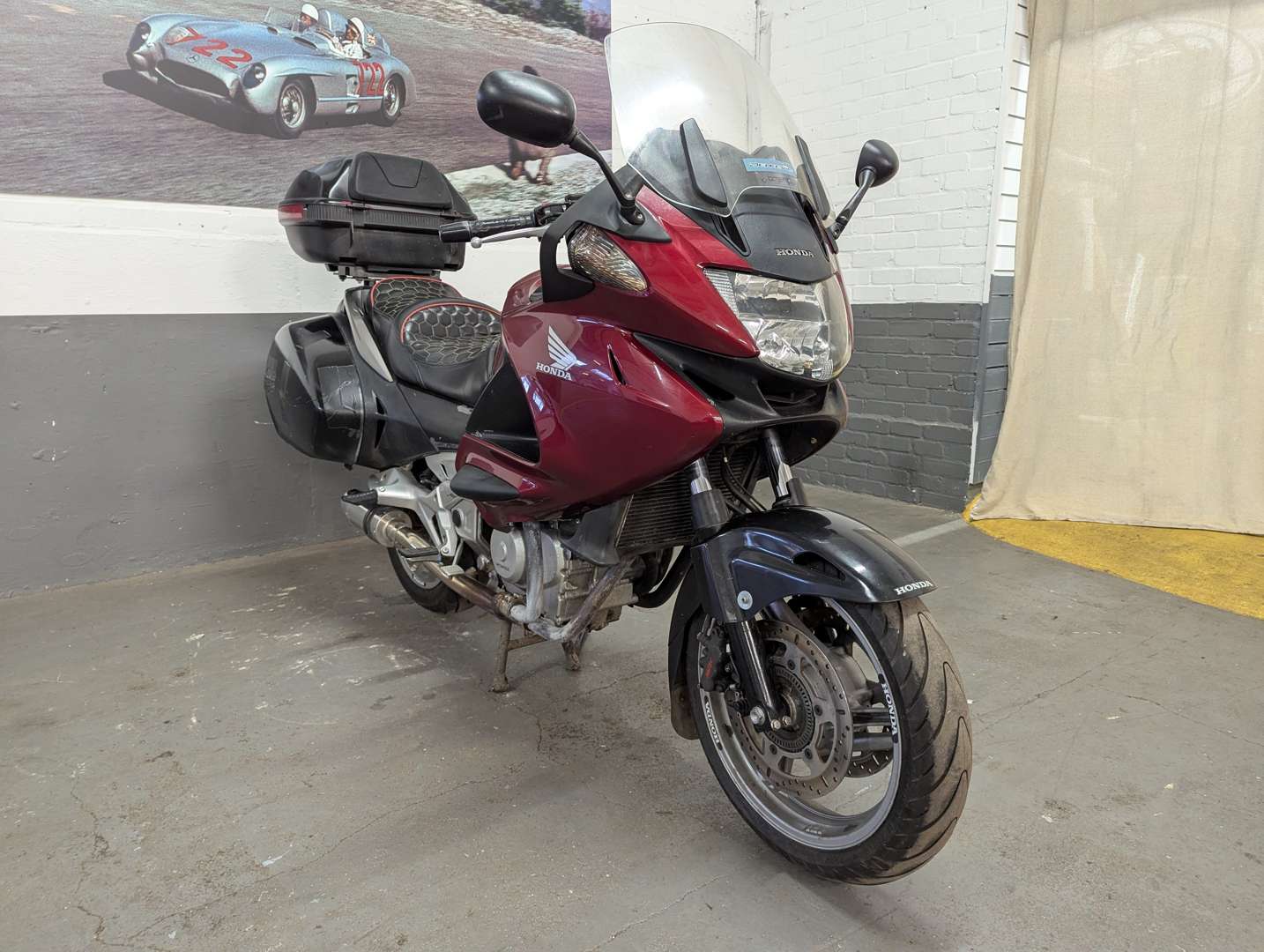 <p>2009 HONDA NT 700 VA-8 DEAUVILLE</p>