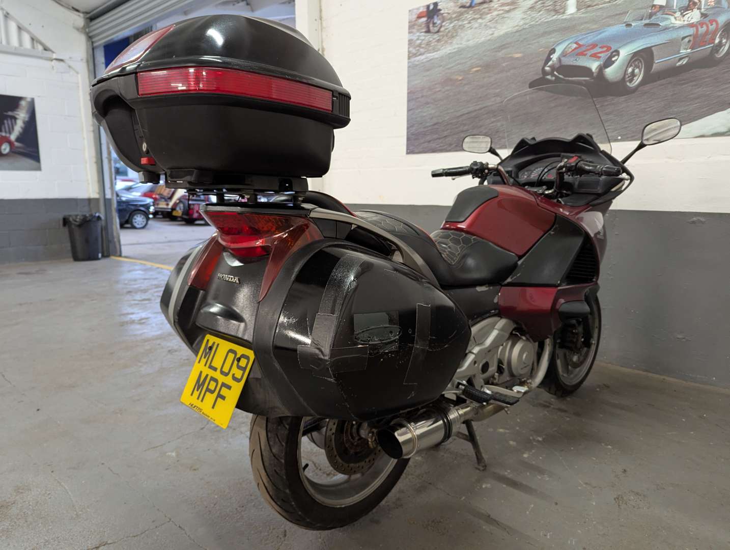 <p>2009 HONDA NT 700 VA-8 DEAUVILLE</p>