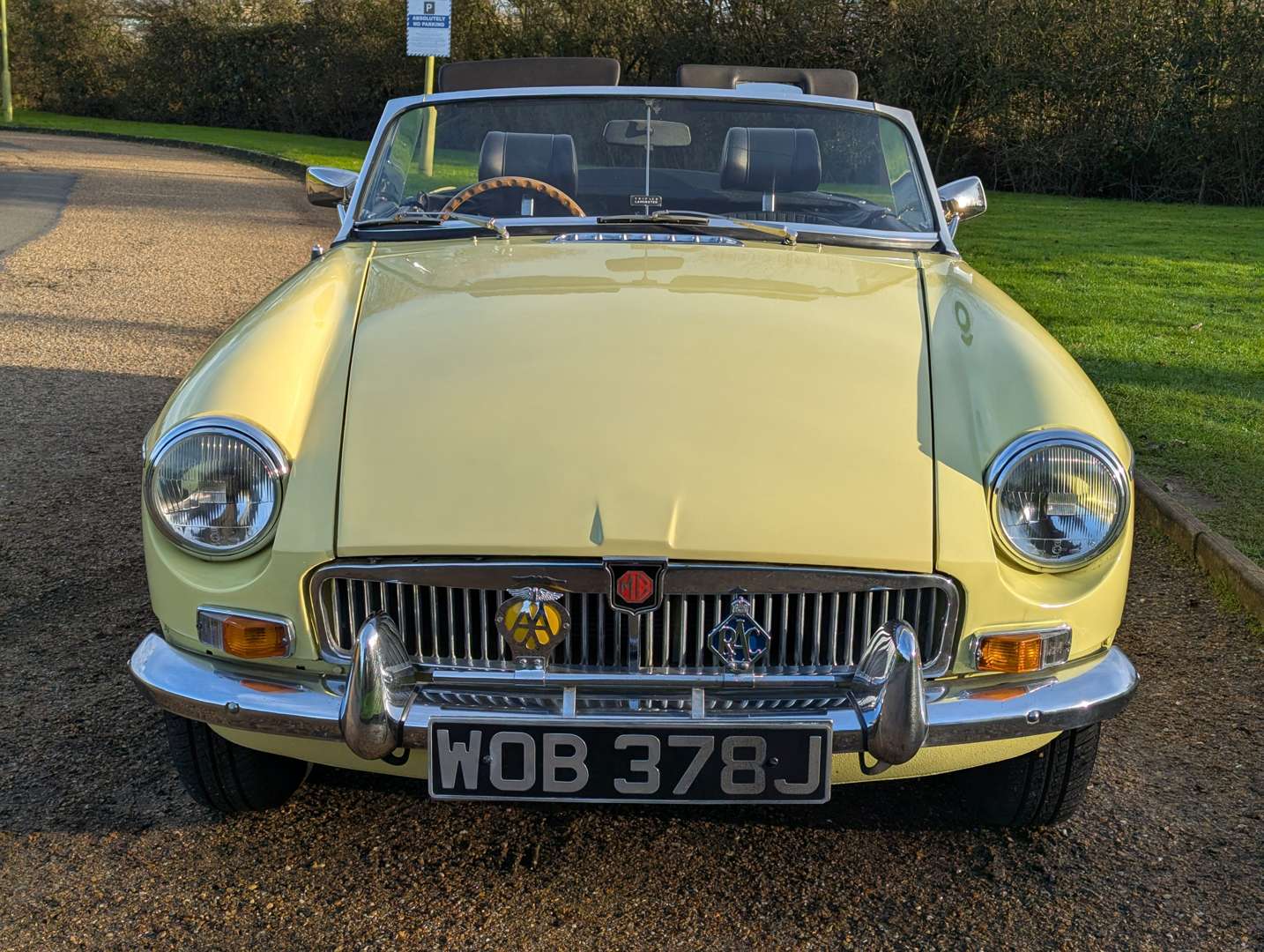 <p>1970 MG B ROADSTER</p>