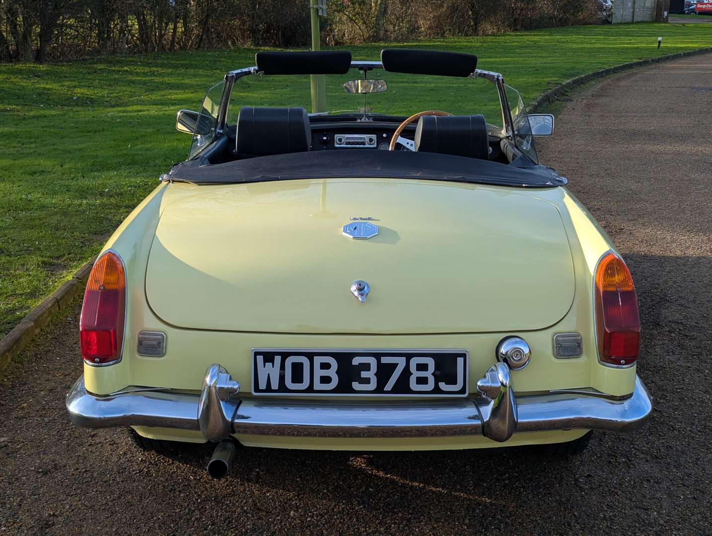 <p>1970 MG B ROADSTER</p>