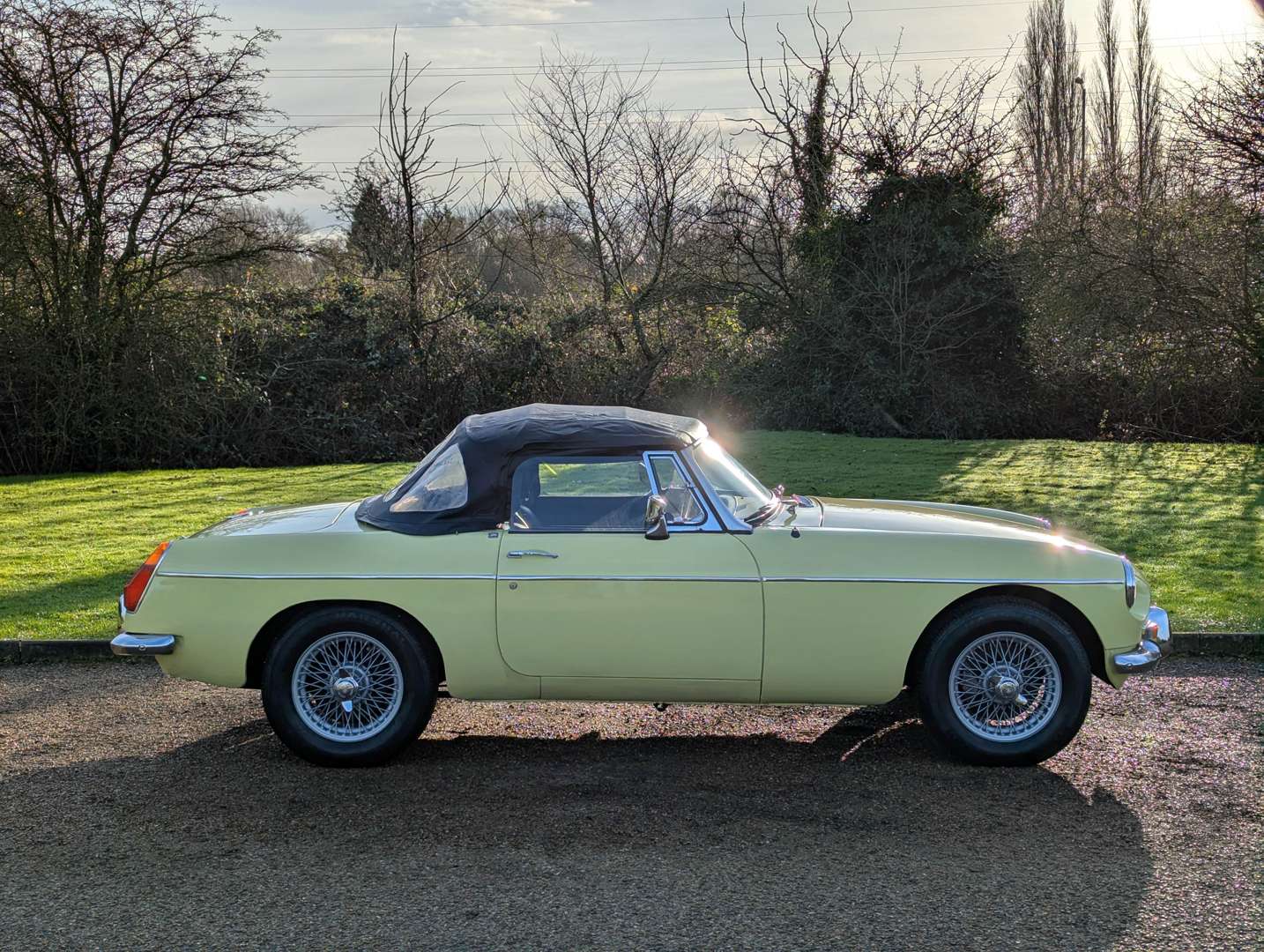 <p>1970 MG B ROADSTER</p>