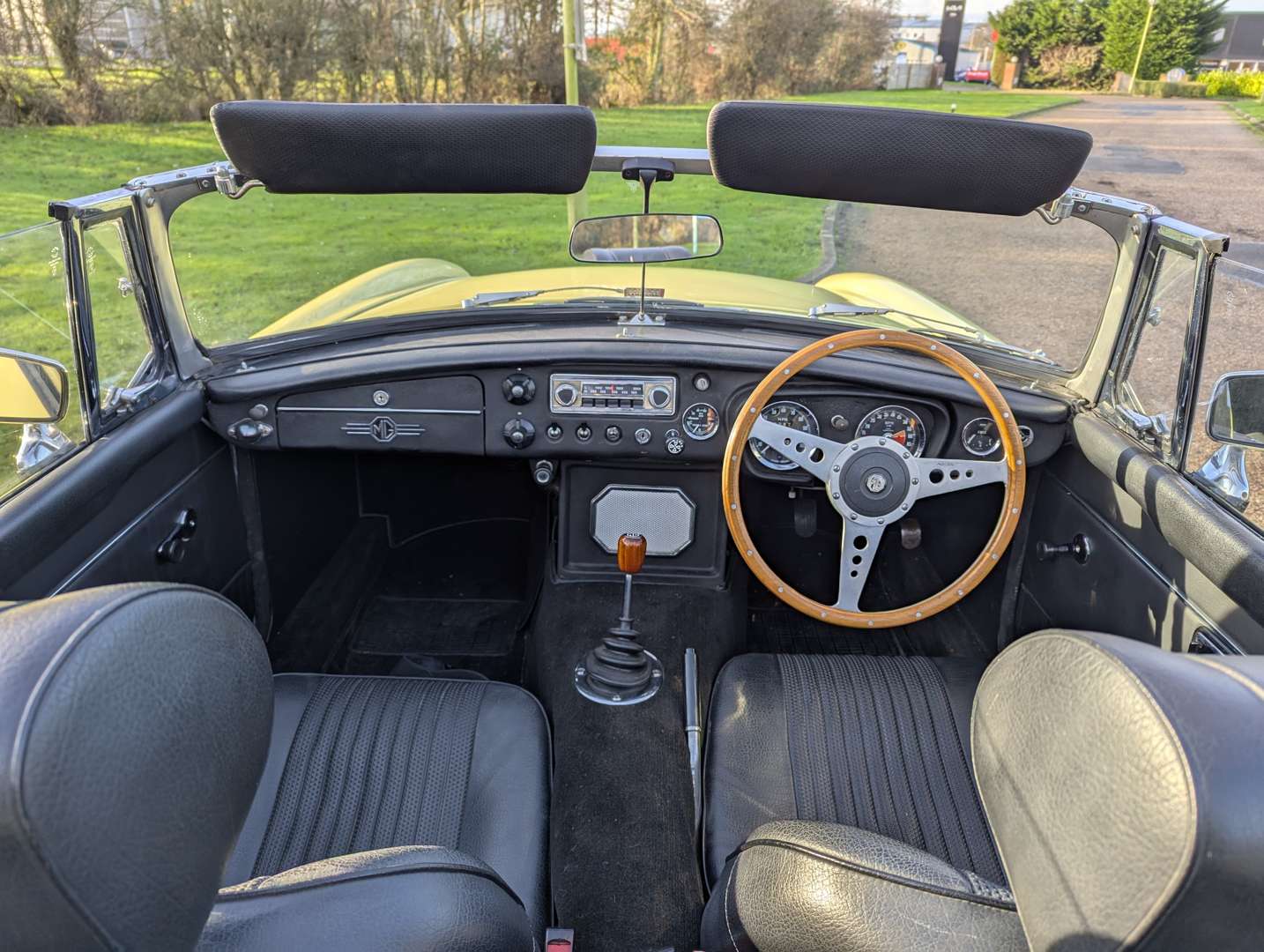 <p>1970 MG B ROADSTER</p>