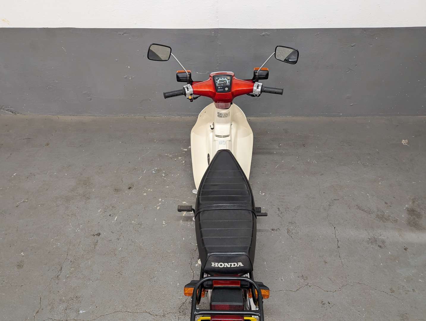 <p>1997 HONDA C90 CUB</p>