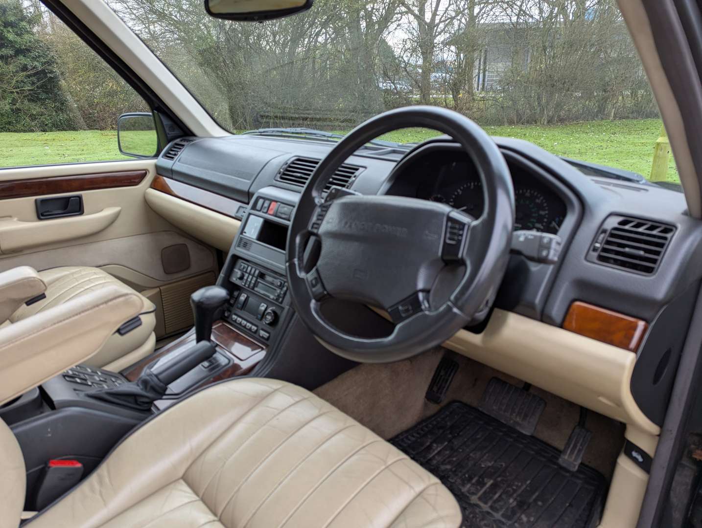 <p>1998 RANGE ROVER 4.6 HSE AUTO</p>