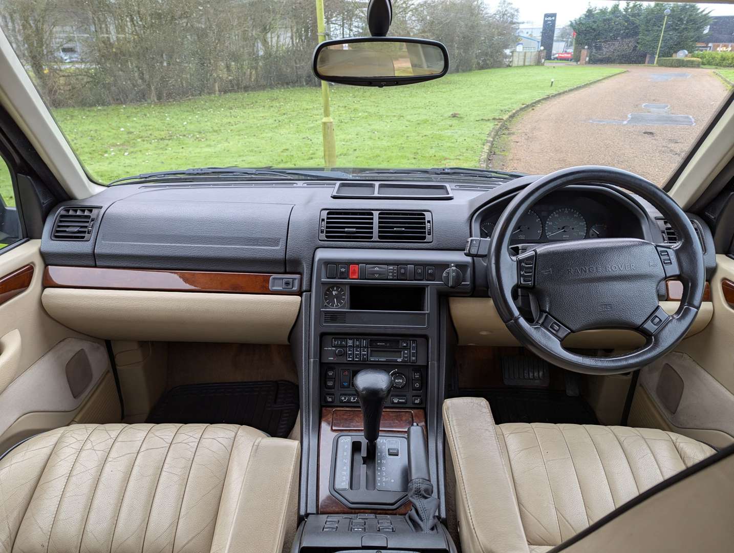 <p>1998 RANGE ROVER 4.6 HSE AUTO</p>