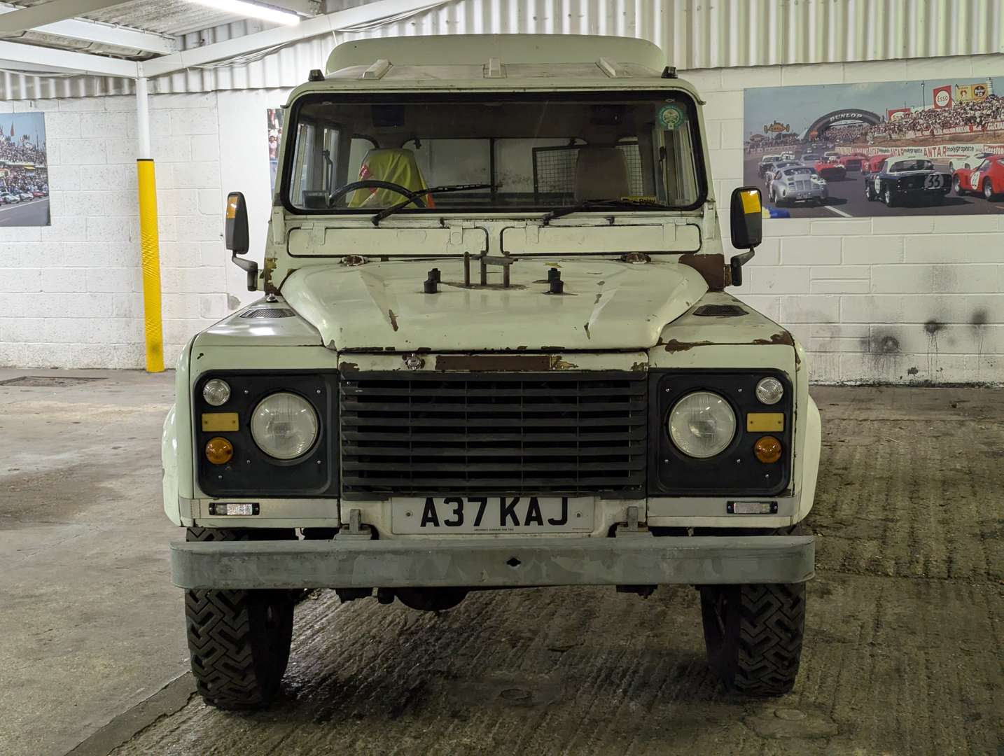 <p>1984 LAND ROVER 110 V8</p>